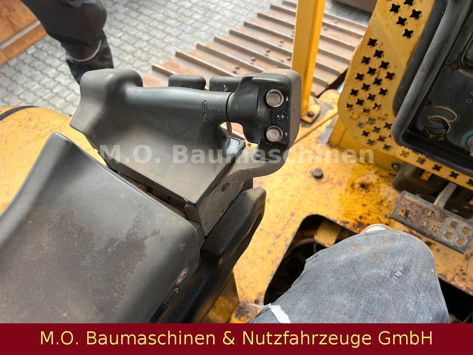 Fahrzeugabbildung CAT Caterpillar D 5 N LGP