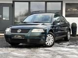 Volkswagen Passat Basis 1.Hand/Garantie/Rentnerfahrzeug - gebrauchte VW Passat aus dem Jahr 2001