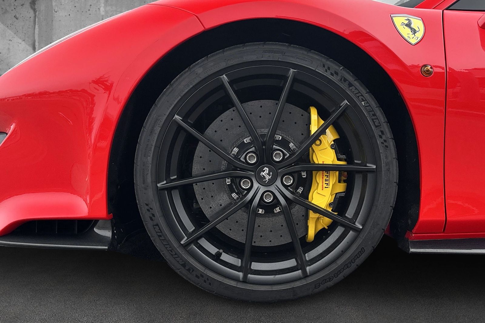 Fahrzeugabbildung Ferrari 488 Pista*Dt Auto*Voll Carbon*4 Punkt*Bügel
