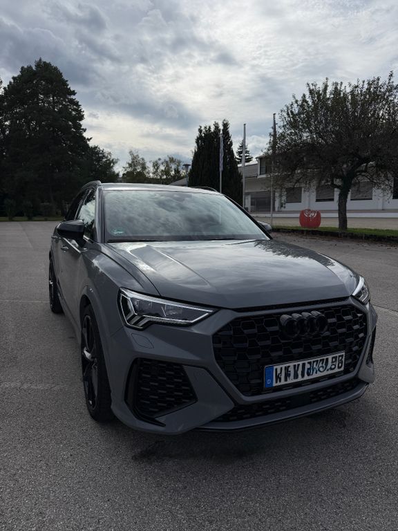 Image of Audi RSQ3