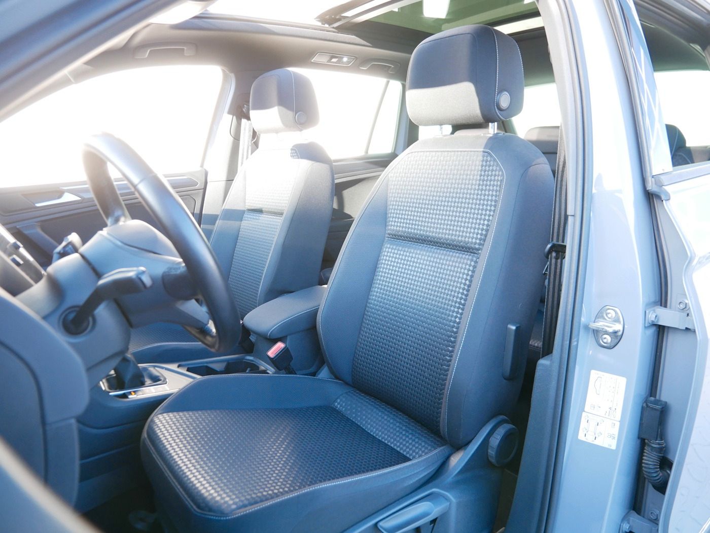 Fahrzeugabbildung Volkswagen Tiguan 1.5 United AHK DACH Standheiz Kamera LED