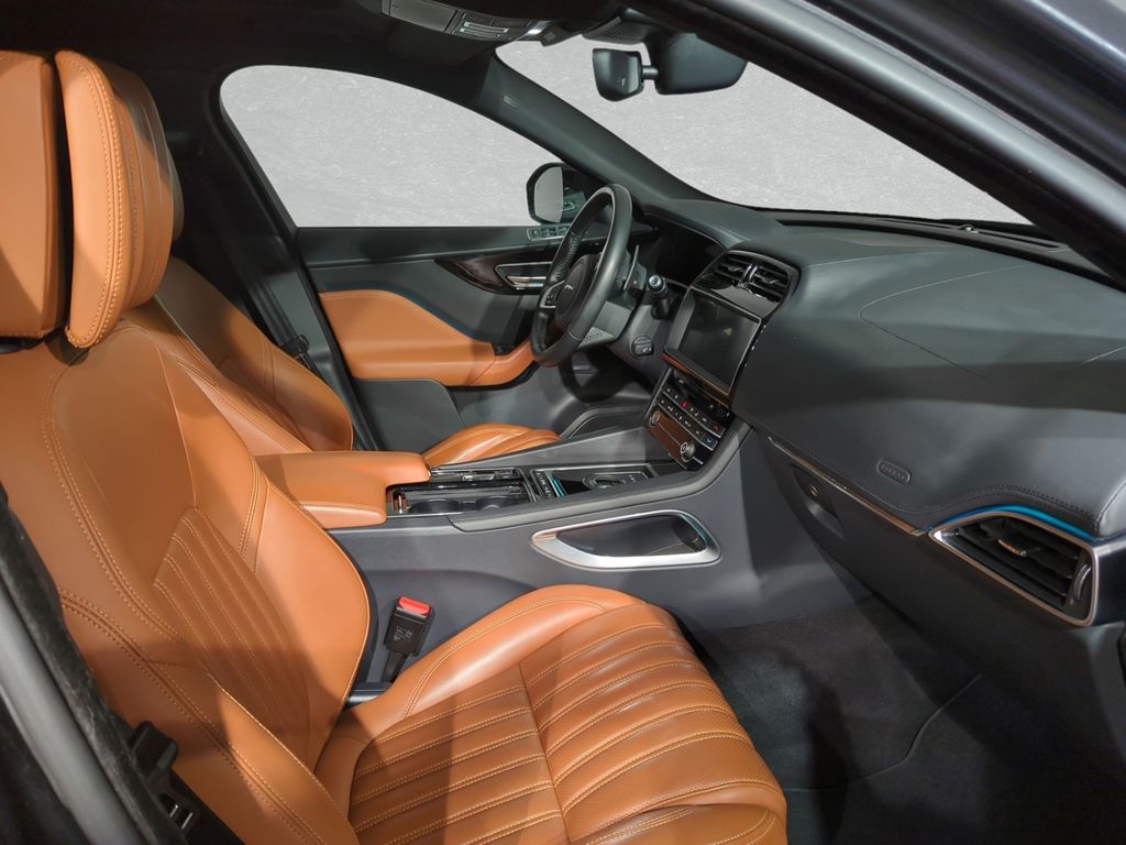 Jaguar F-Pace 30d Portfolio ACC AHK PANORAMA DAB 22