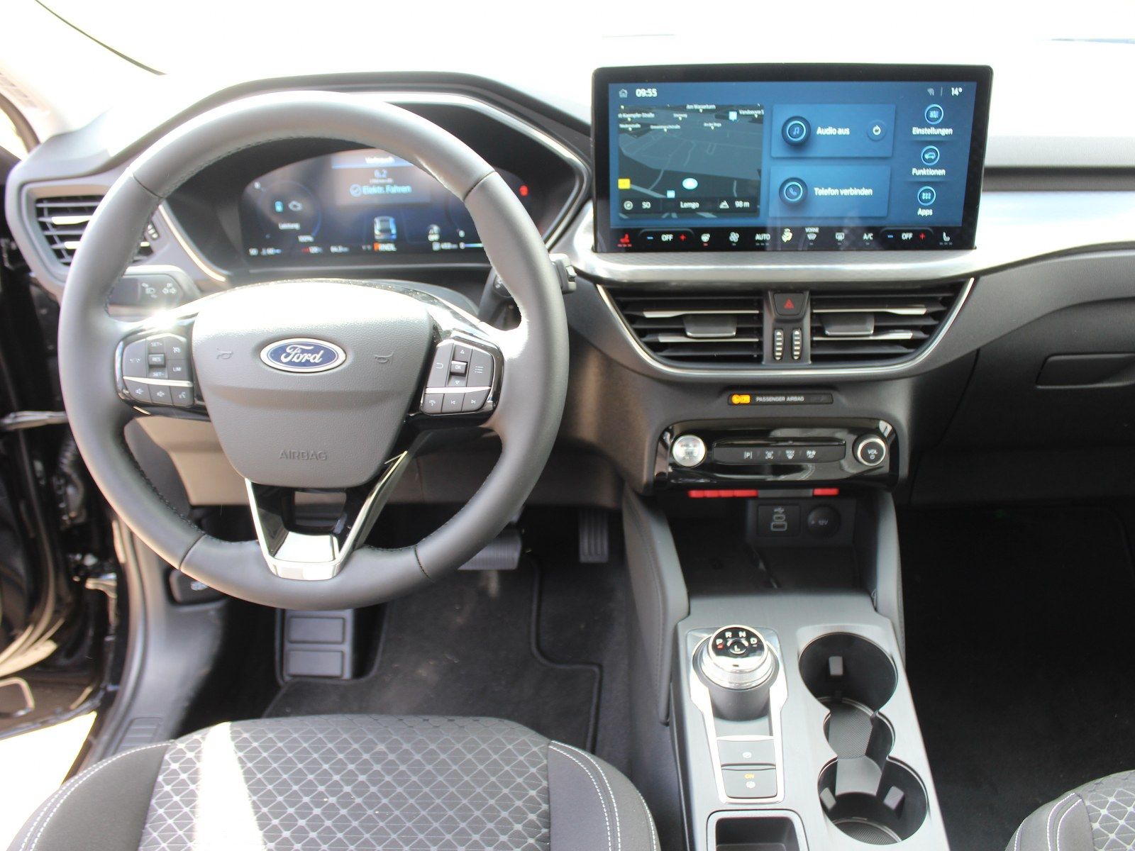 Fahrzeugabbildung Ford Kuga Hybrid Titanium