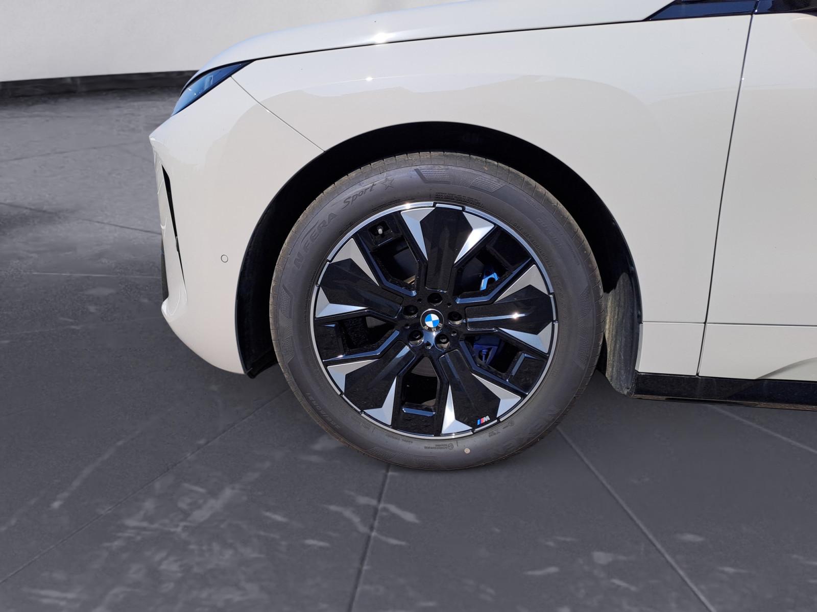 BMW iX xDrive45 M Sportpaket AHK Innovation
