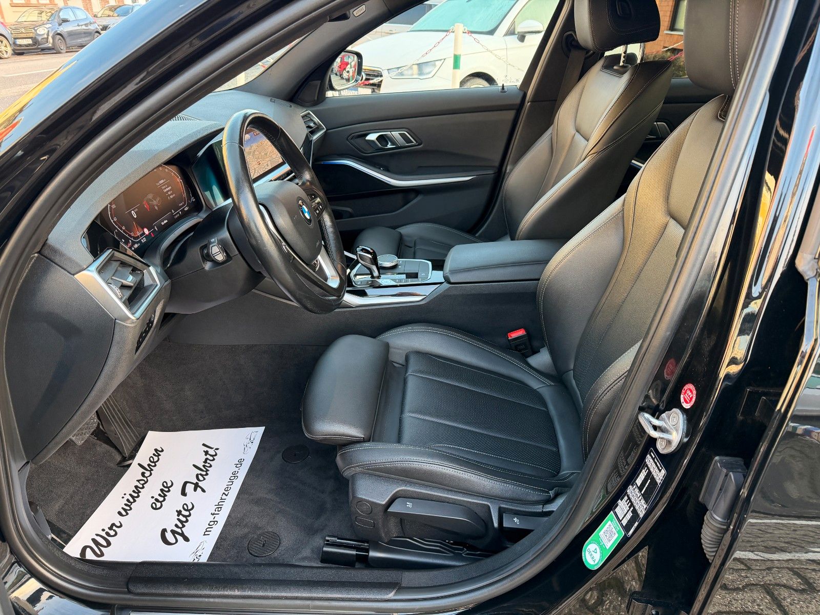 Fahrzeugabbildung BMW 318 d Sport Line NAVI STANDH LEDER LENKRADHEIZ.