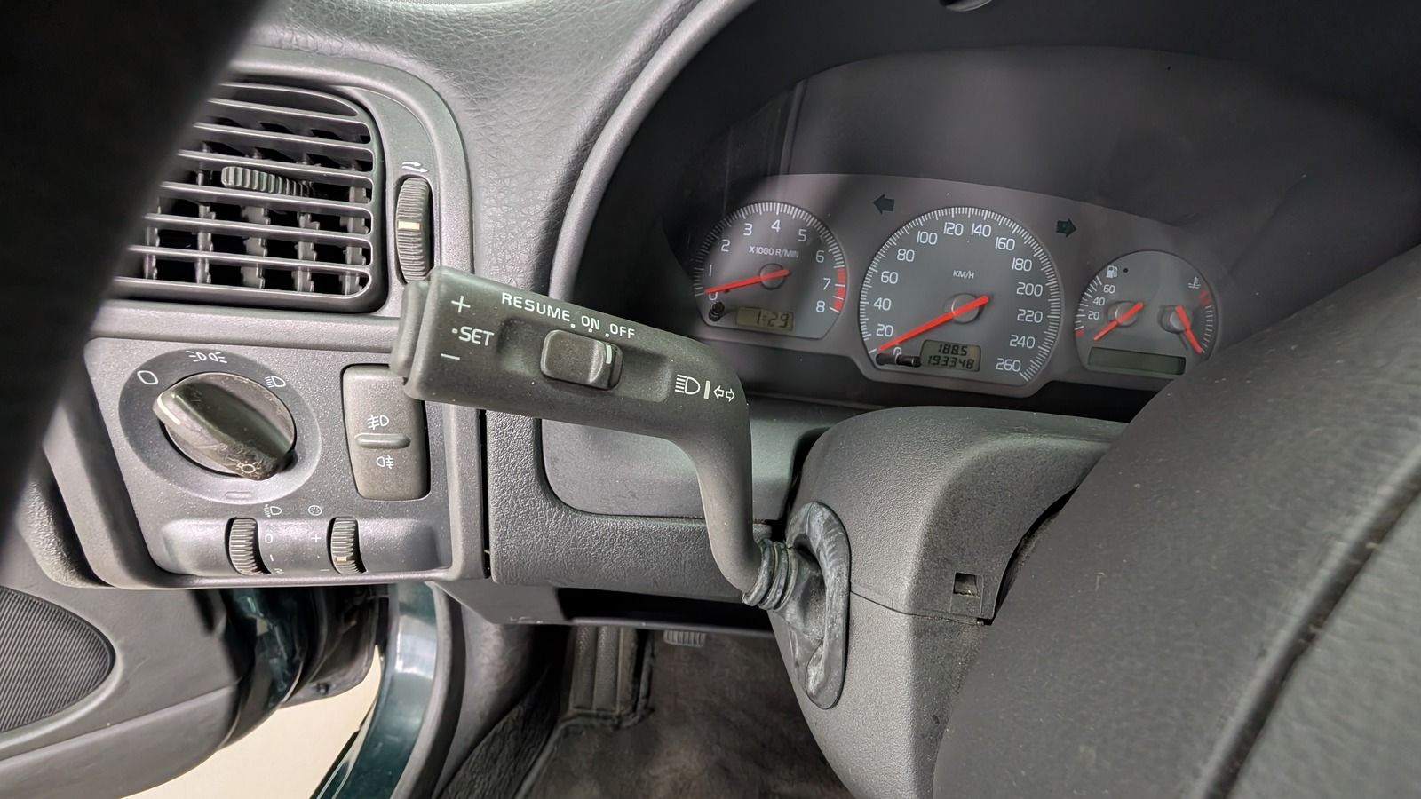 Fahrzeugabbildung Volvo V40 2.0T