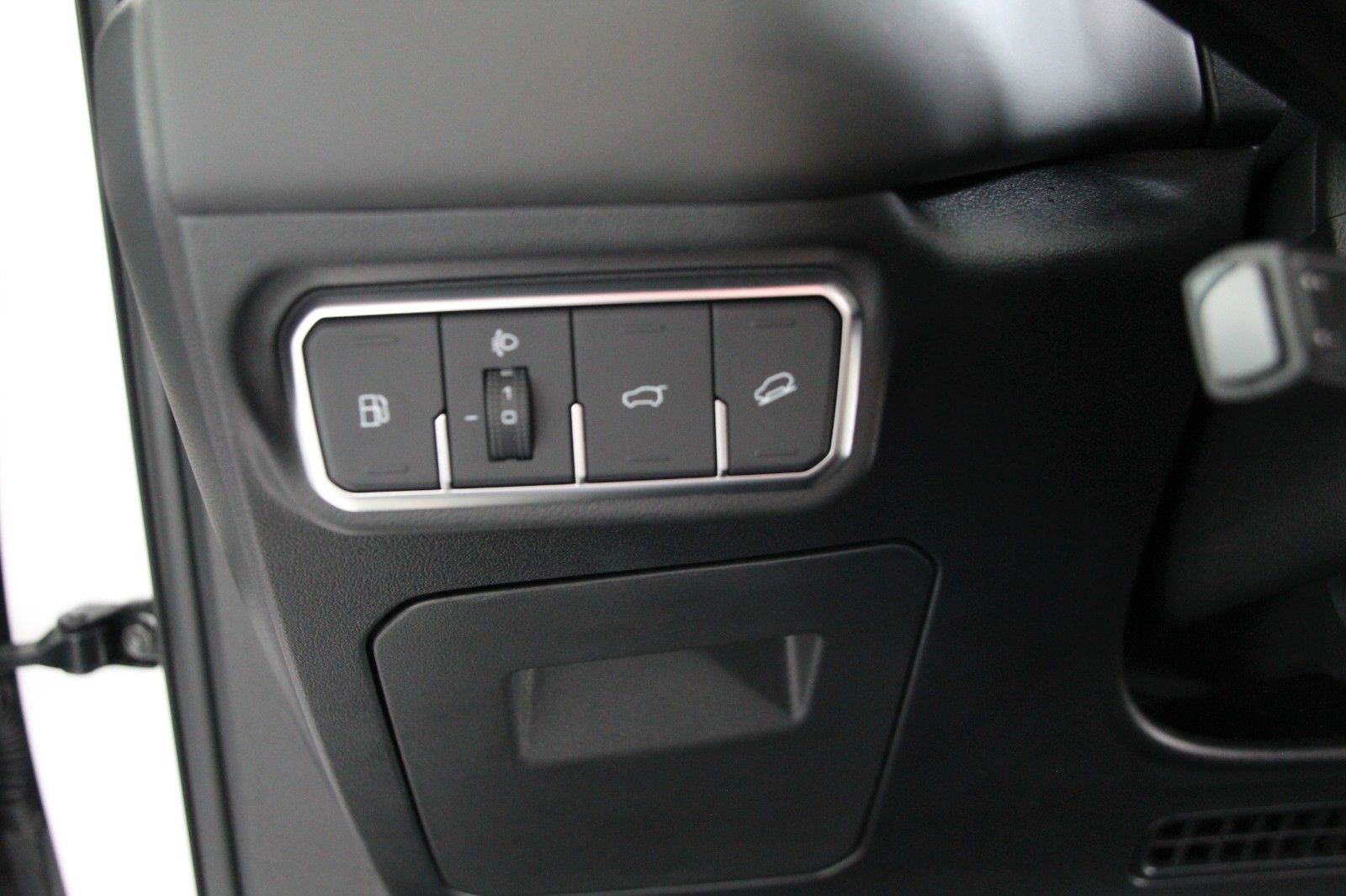 Fahrzeugabbildung GWM WEY03 LUXURY 4WD PHEV Pano, Sitzk., Winter