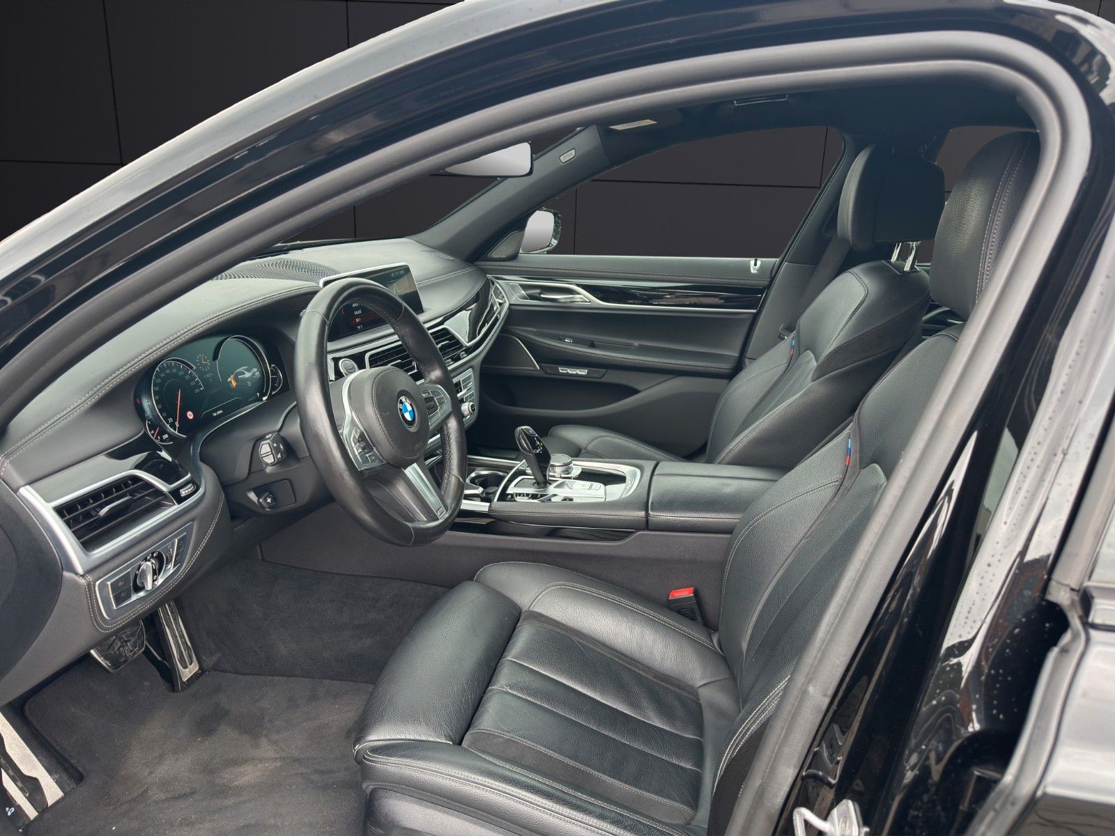 Fahrzeugabbildung BMW 730 d xDrive *M Sport*Schiebedach*H&K*Softclose*