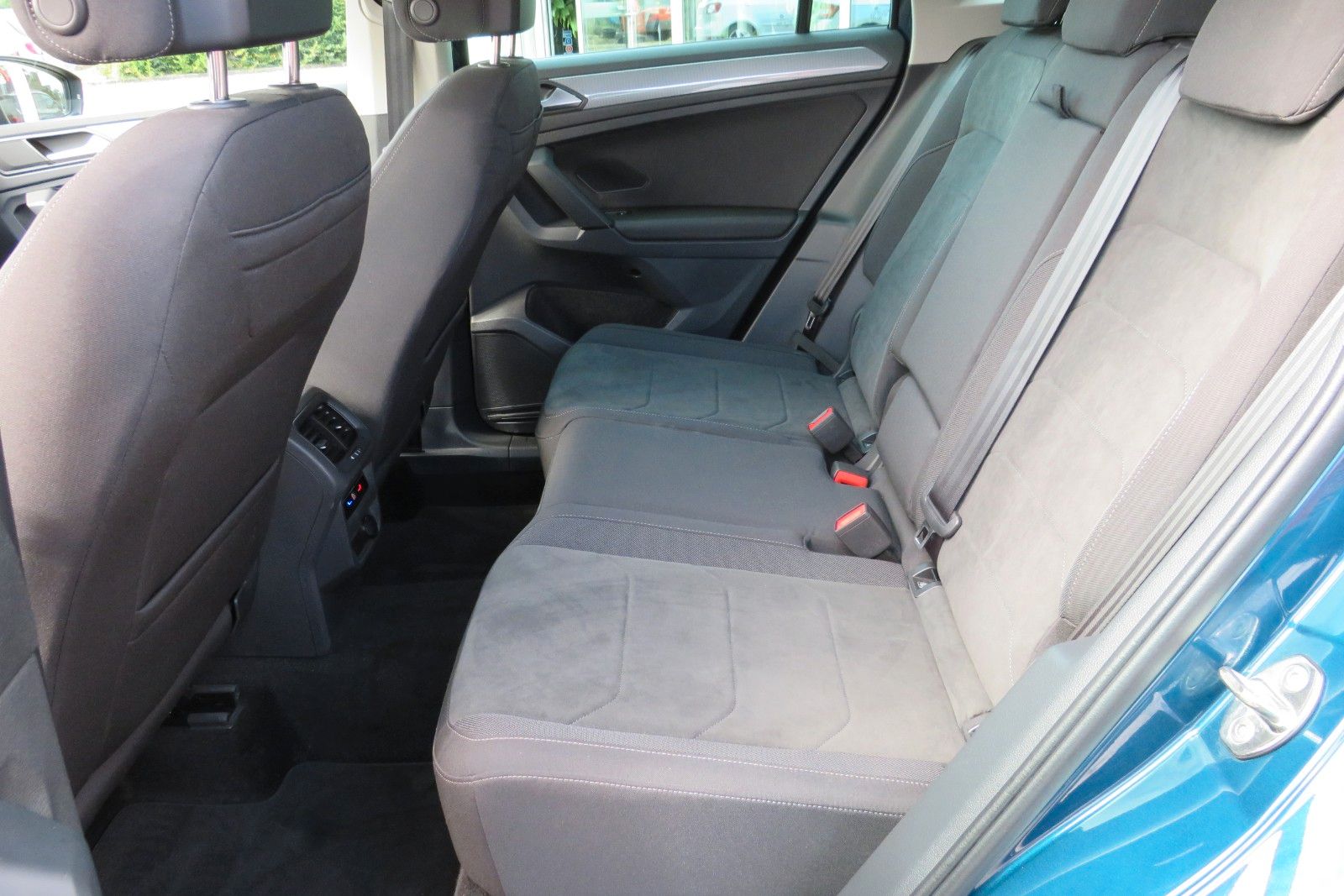 Fahrzeugabbildung Volkswagen Tiguan Life DSG AHK KAMERA ACC PDC SITZH. NAVI 1