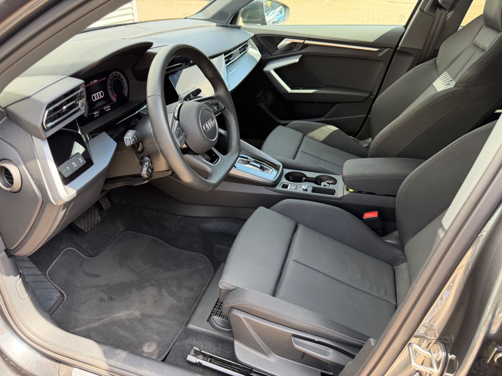 Fahrzeugabbildung Audi A3 Sportback 35TFSI S-line NAVI SHZ