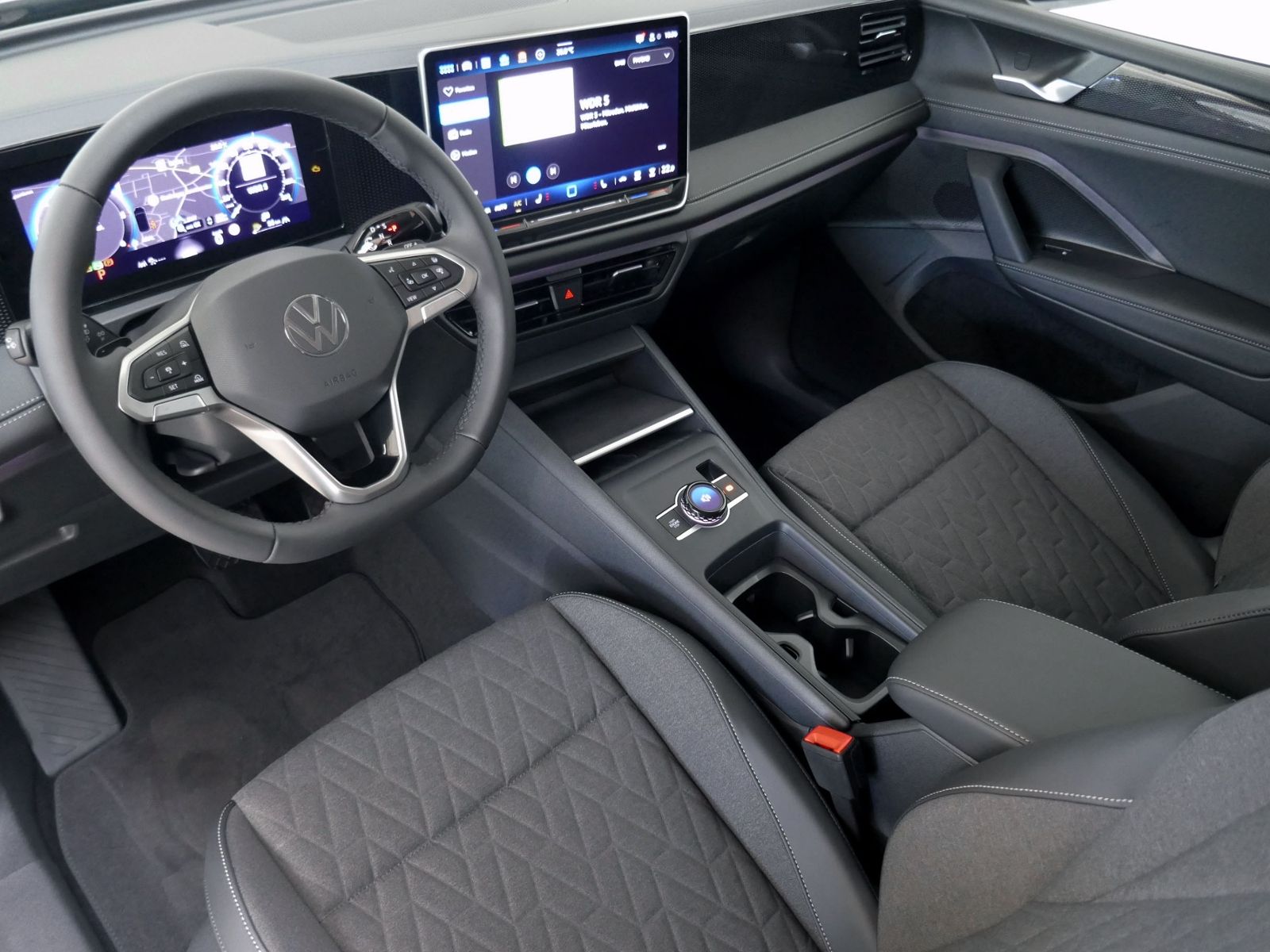 Fahrzeugabbildung Volkswagen Tiguan Life 2.0 TDI DSG | LED AHK RFK ACC