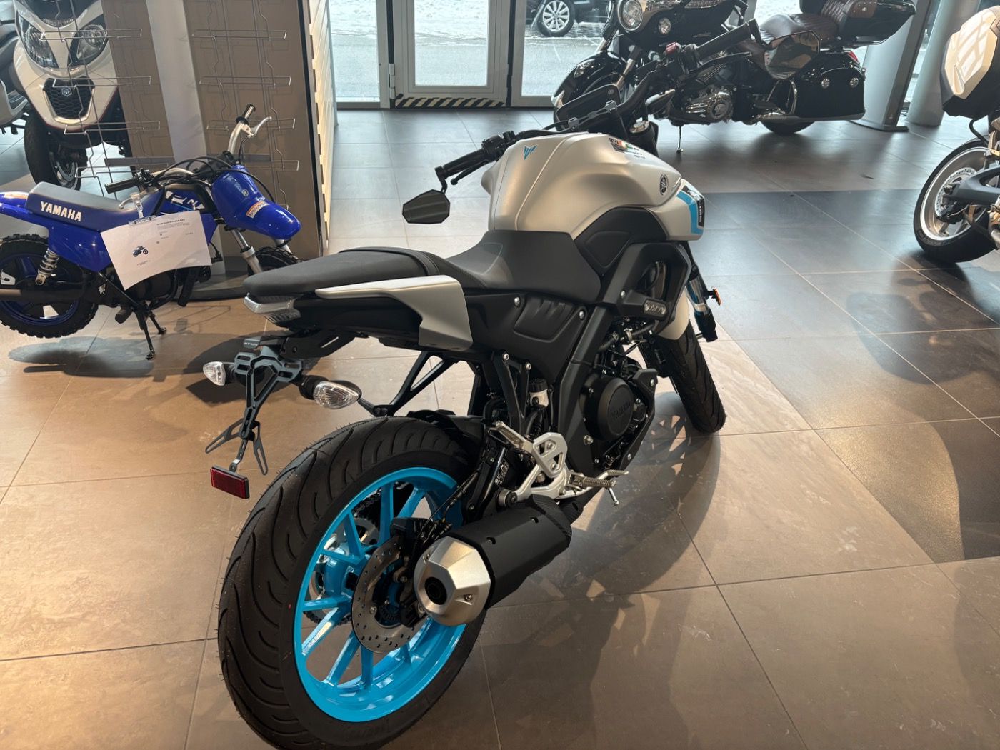 Fahrzeugabbildung Yamaha MT 125 Modell 2025 kurzer Kennzeichenhalter Lenk