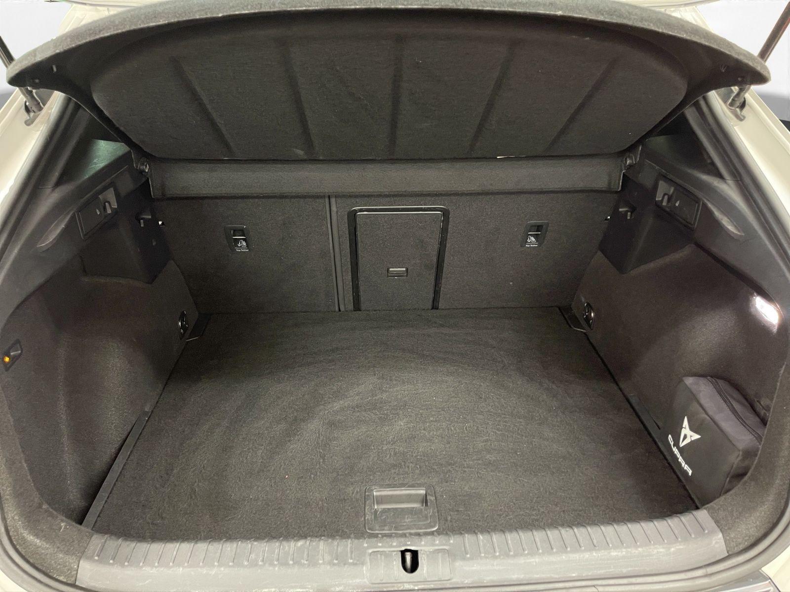 Cupra Formentor 1.5 TSI AHK LED LM 18" Navi PDC+RFK AC