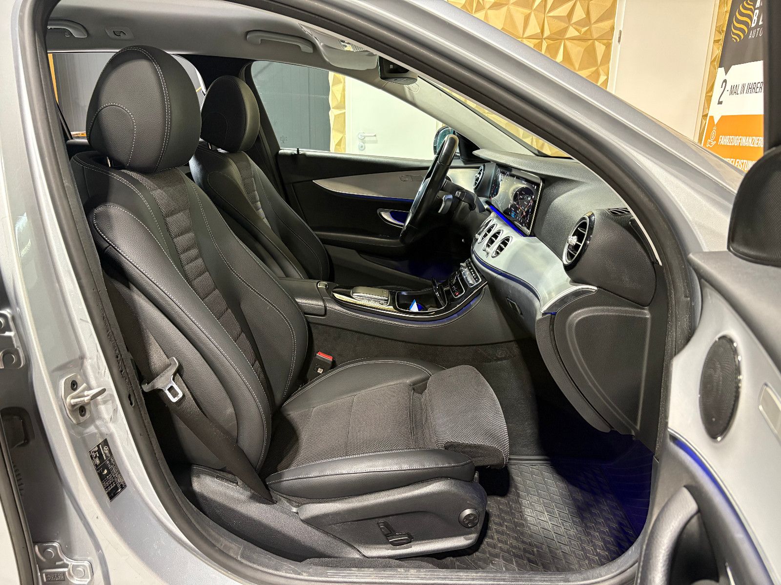 Fahrzeugabbildung Mercedes-Benz E 220 T-Modell d/NAVI/KAMERA/APPLE/AMBIENTE/ACC