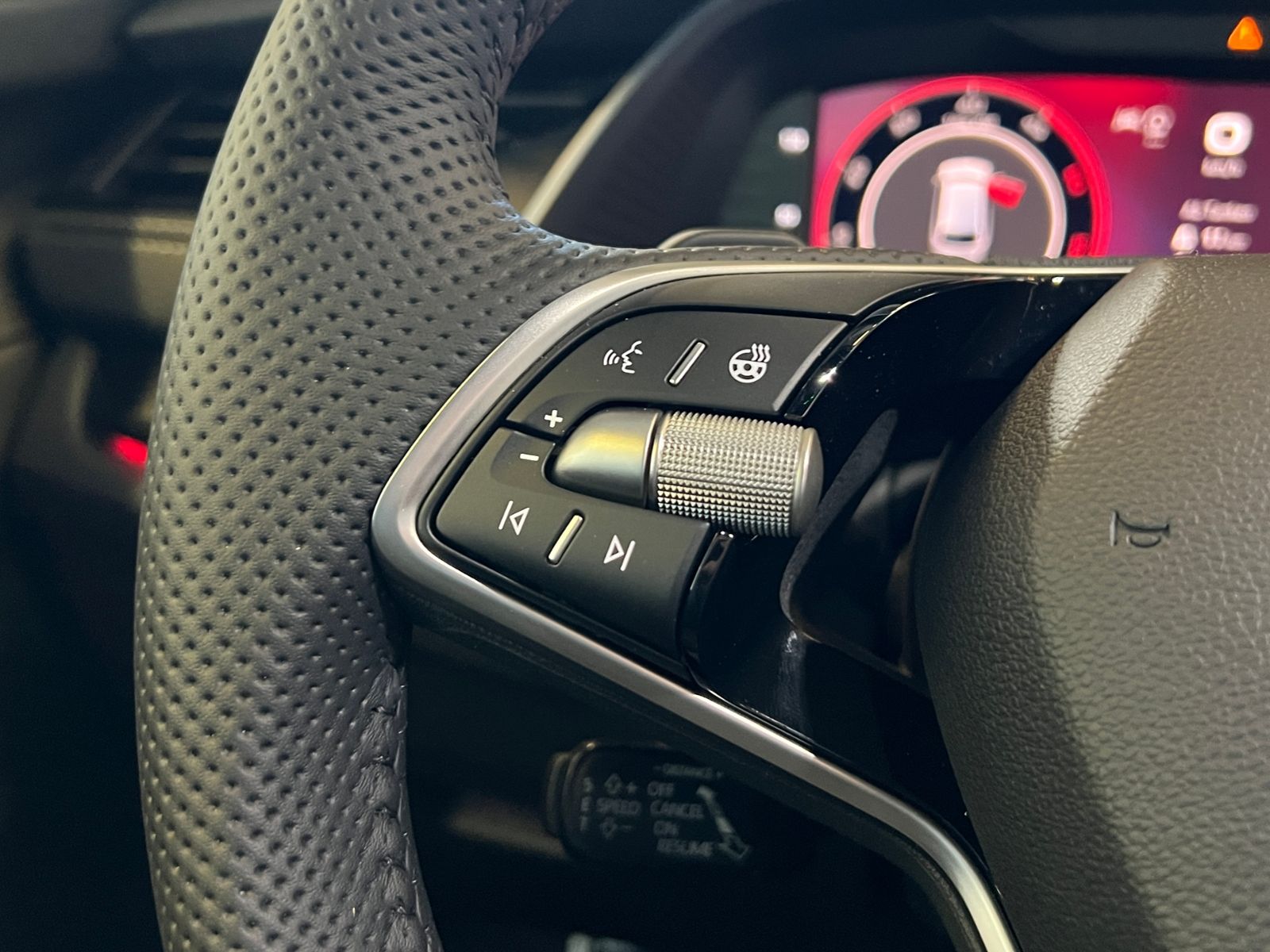 Fahrzeugabbildung SKODA Octavia Combi IV Sportline 2.0 TDI DSG *AHK, Mat