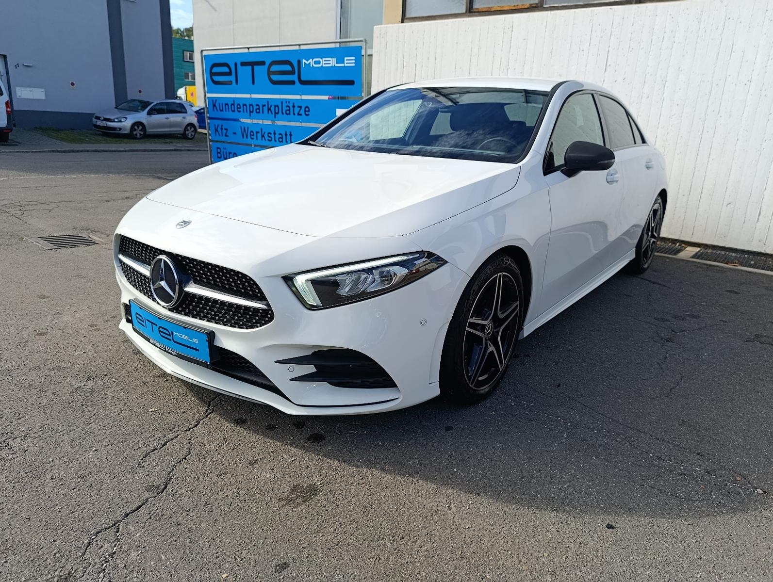 Mercedes-Benz A 200 AMG Line MBUX Alcantara Navi LED PDC