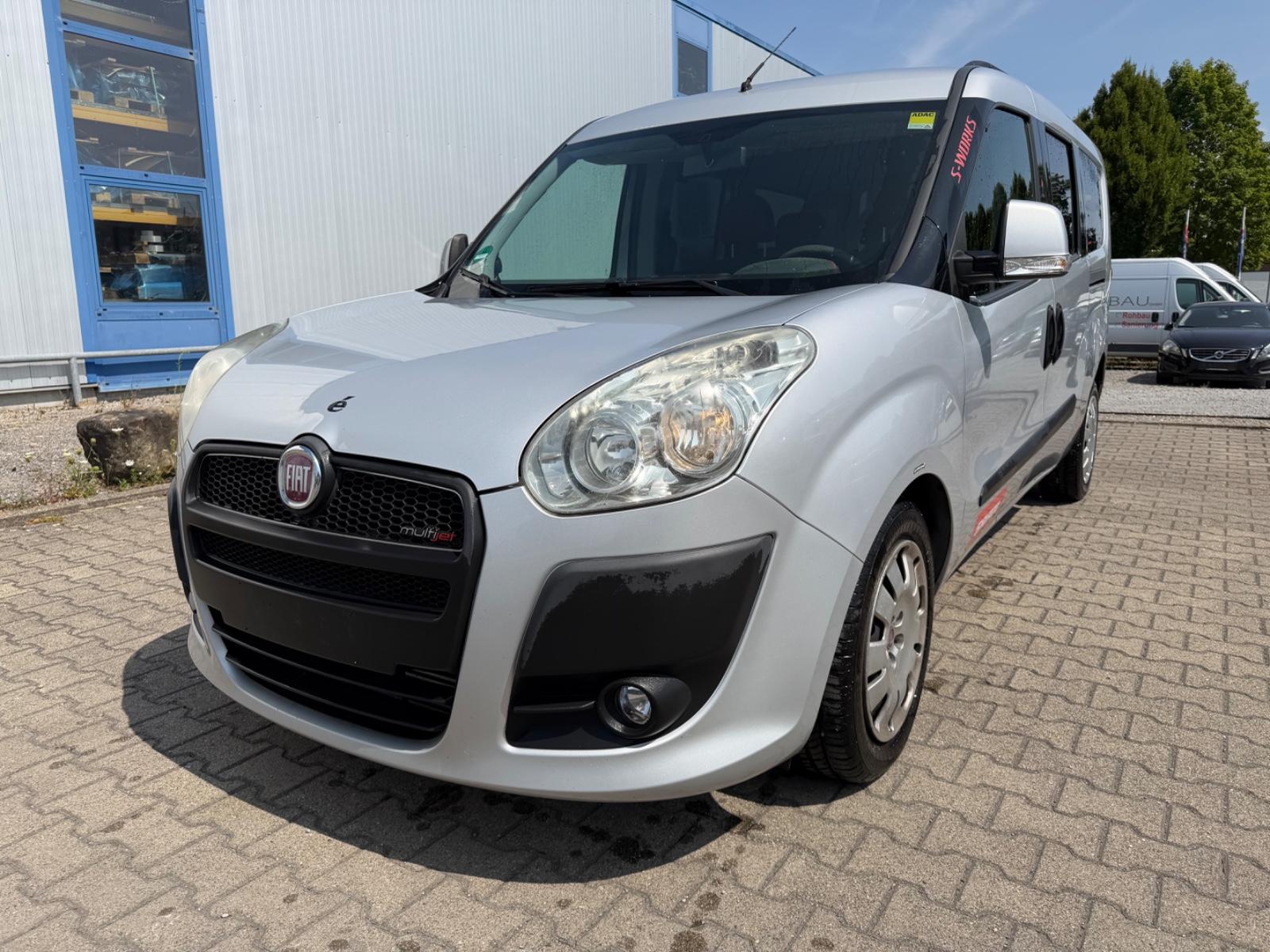 Fiat Doblo 2011 — rear view