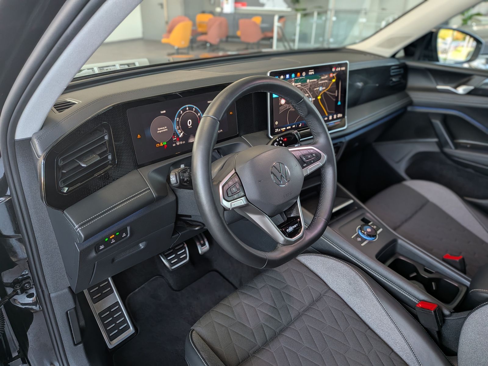 Fahrzeugabbildung Volkswagen Tiguan 1.5 eTSI ENERGY HD-Matrix 360 AHK 19