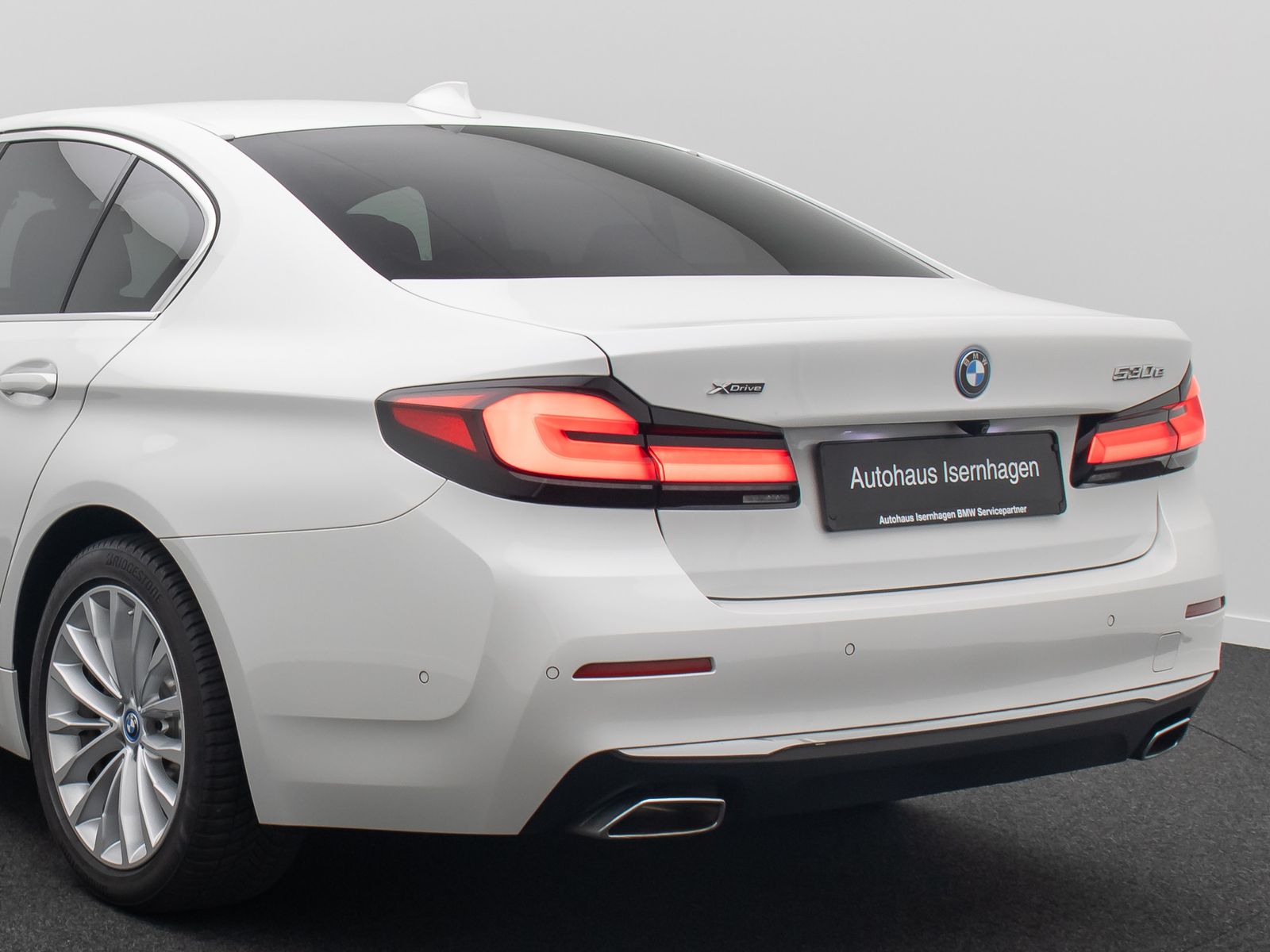 Fahrzeugabbildung BMW 530e xD Luxury Line ACC Kamera DAB H/K HUD Sport