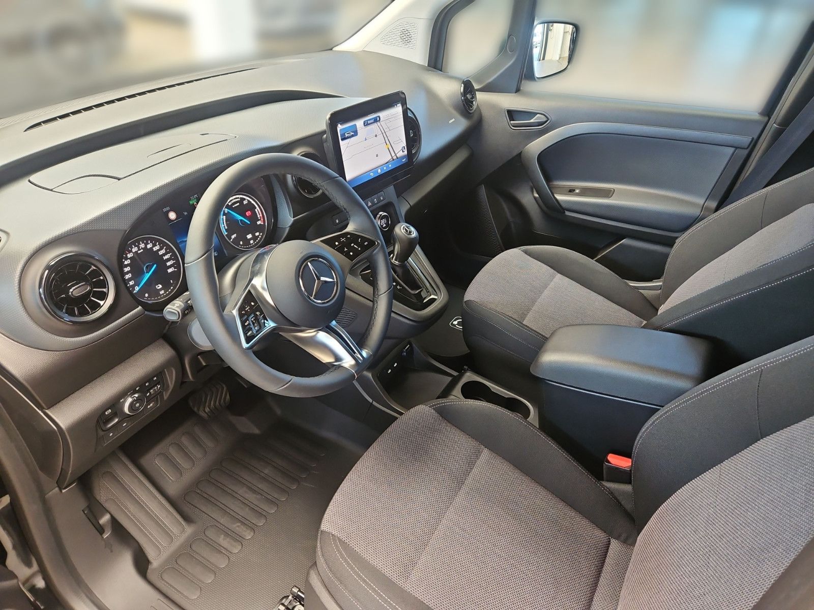 Fahrzeugabbildung Mercedes-Benz Kasten lang RFK Nav 9,5"MBUX AHK 22KW-AC SHZ