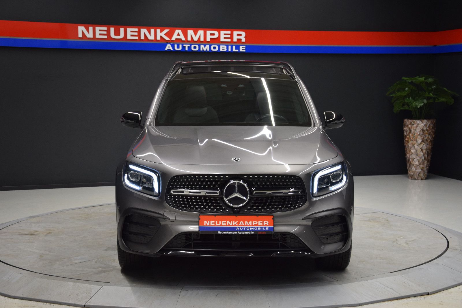 Fahrzeugabbildung Mercedes-Benz GLB 200 AMG Line 7Sitze Pano Ambi Widescreen AHK