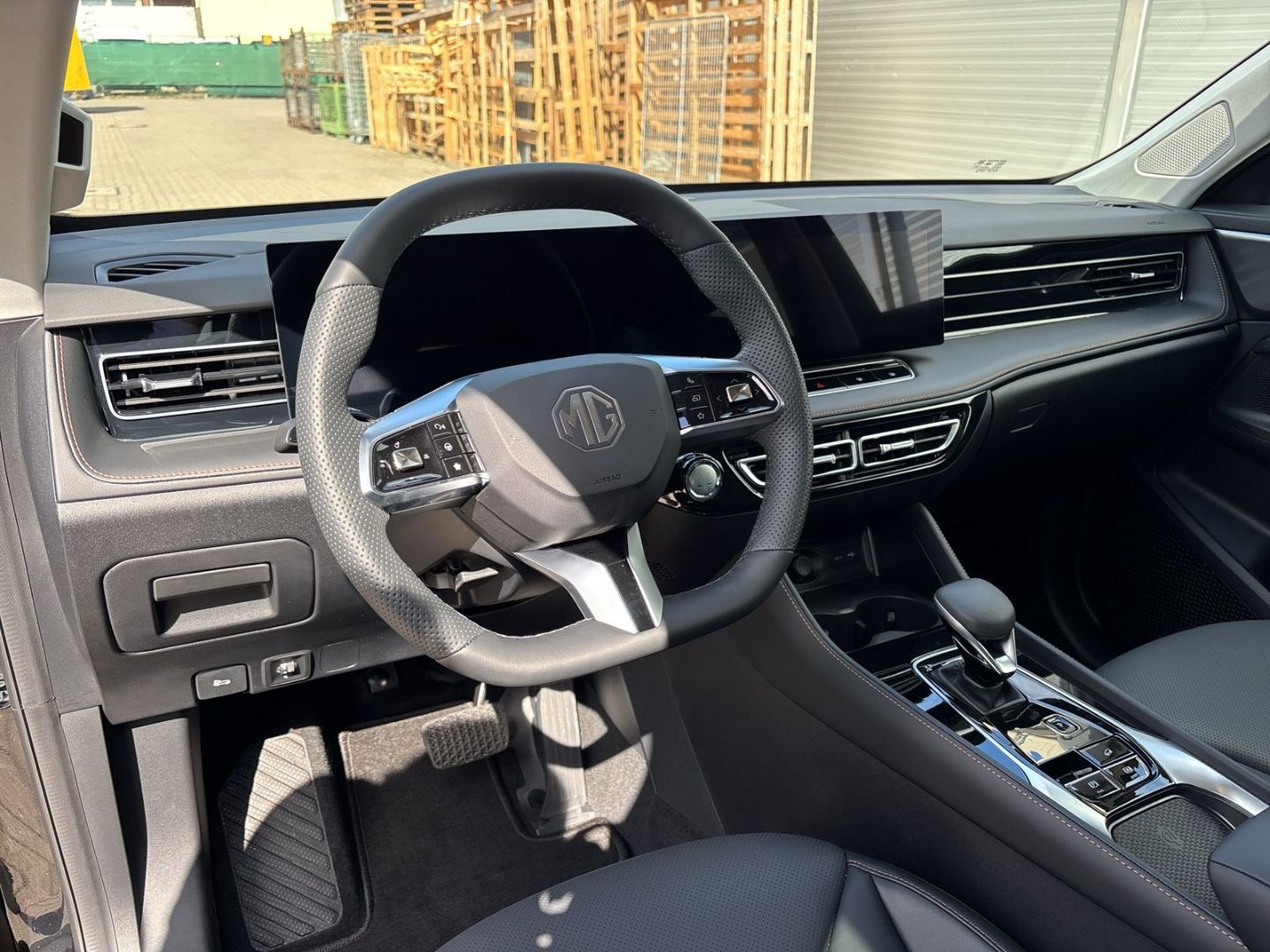 Fahrzeugabbildung MG HS Hybrid+ Luxury MY25.5  TOP FINANZ*  Angebot