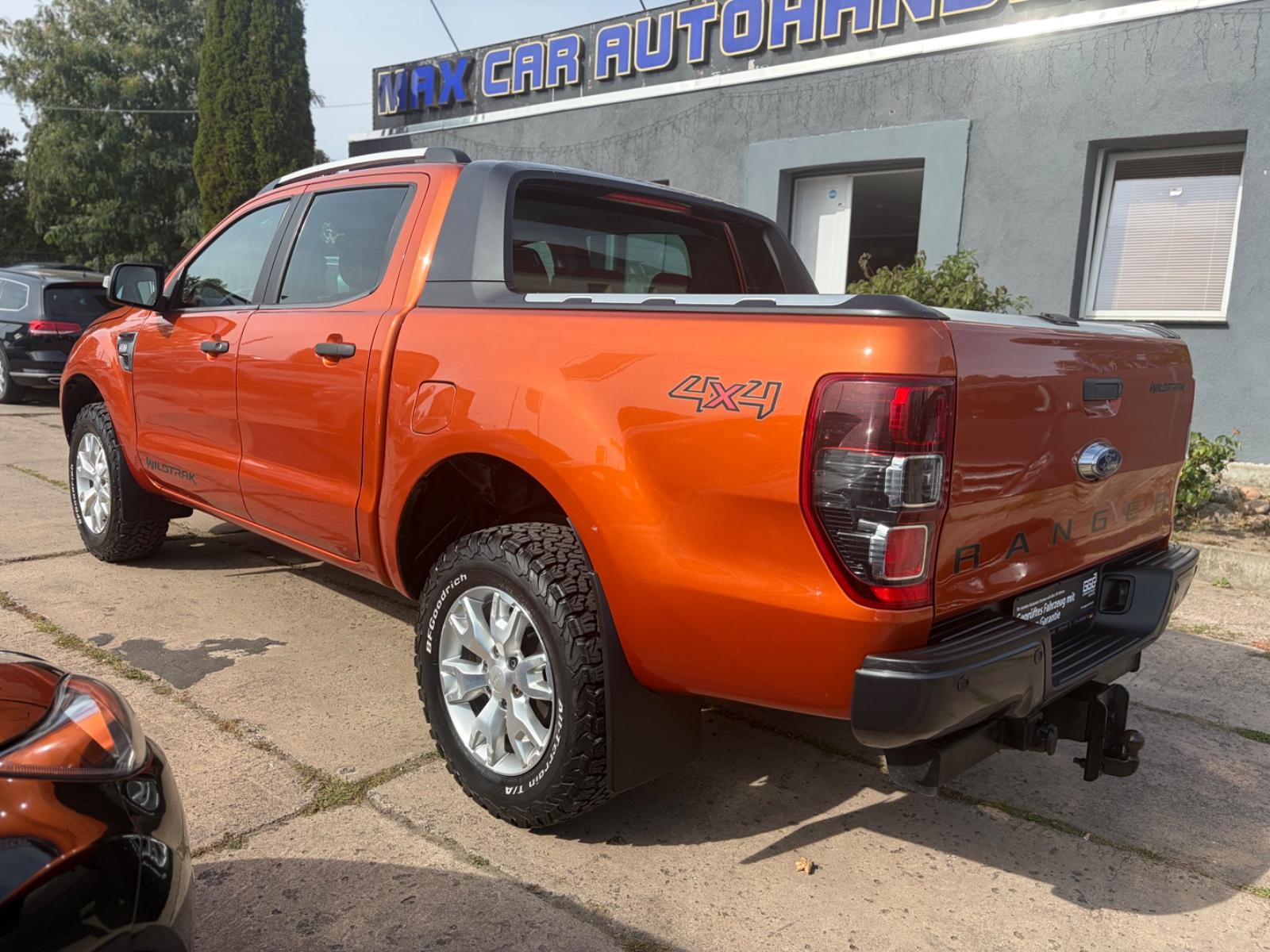 Ford Ranger Wildtrak Double Cab 3.2 TDCi 5 cyl. 200 ch BVA 4x4 / Attelage 3,35 t / Cuir / GPS / Caméra de recul