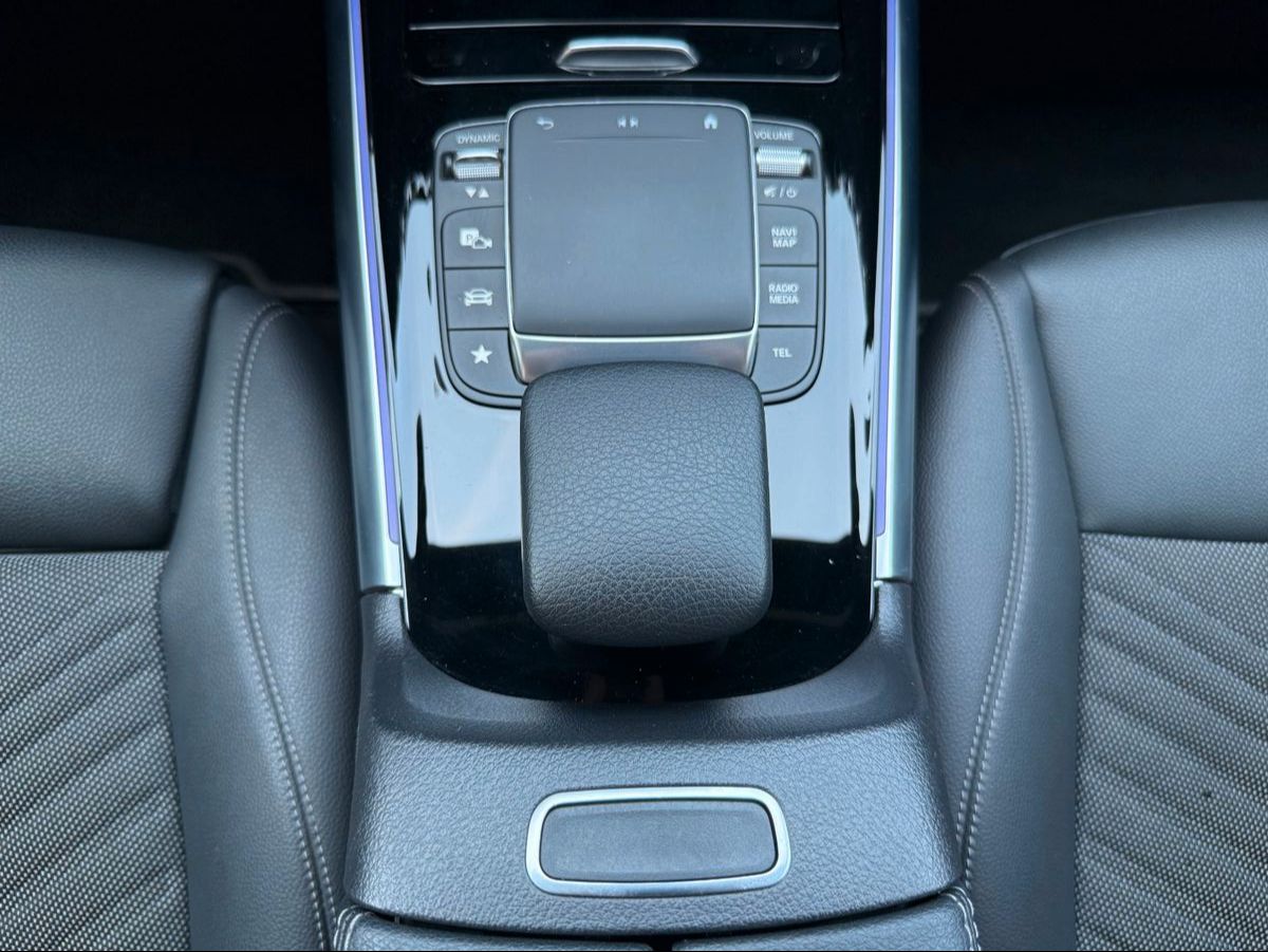 Fahrzeugabbildung Mercedes-Benz EQA 300 4M Progressive+Ambiente+RFK+19AMG+TotW
