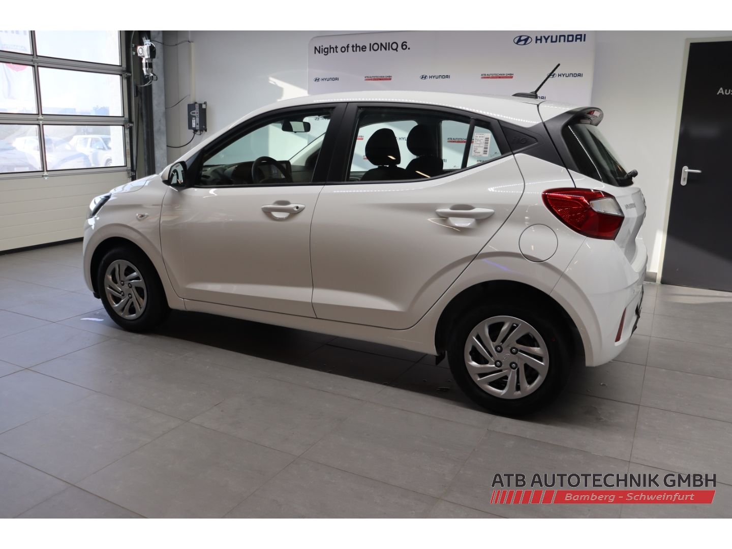 Fahrzeugabbildung Hyundai i10 Select MY25 1.0 Benzin 63 PS 5-MT 2WD Navi A