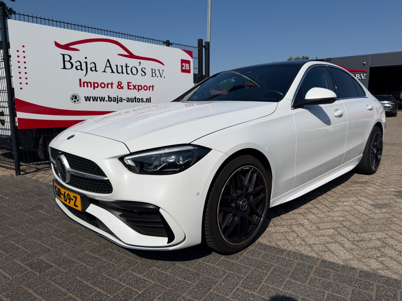 MERCEDES-BENZ C 300 e *AMG-PAKET*PANORAMA*BURMESTER*