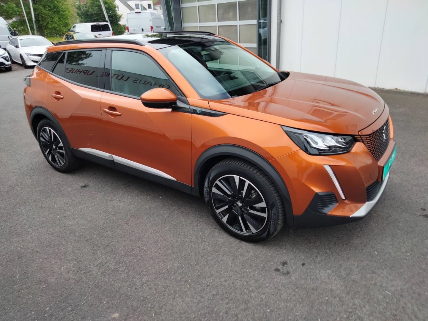 Fahrzeugabbildung Peugeot 2008 Allure Elektromotor 136 Panorama digitales