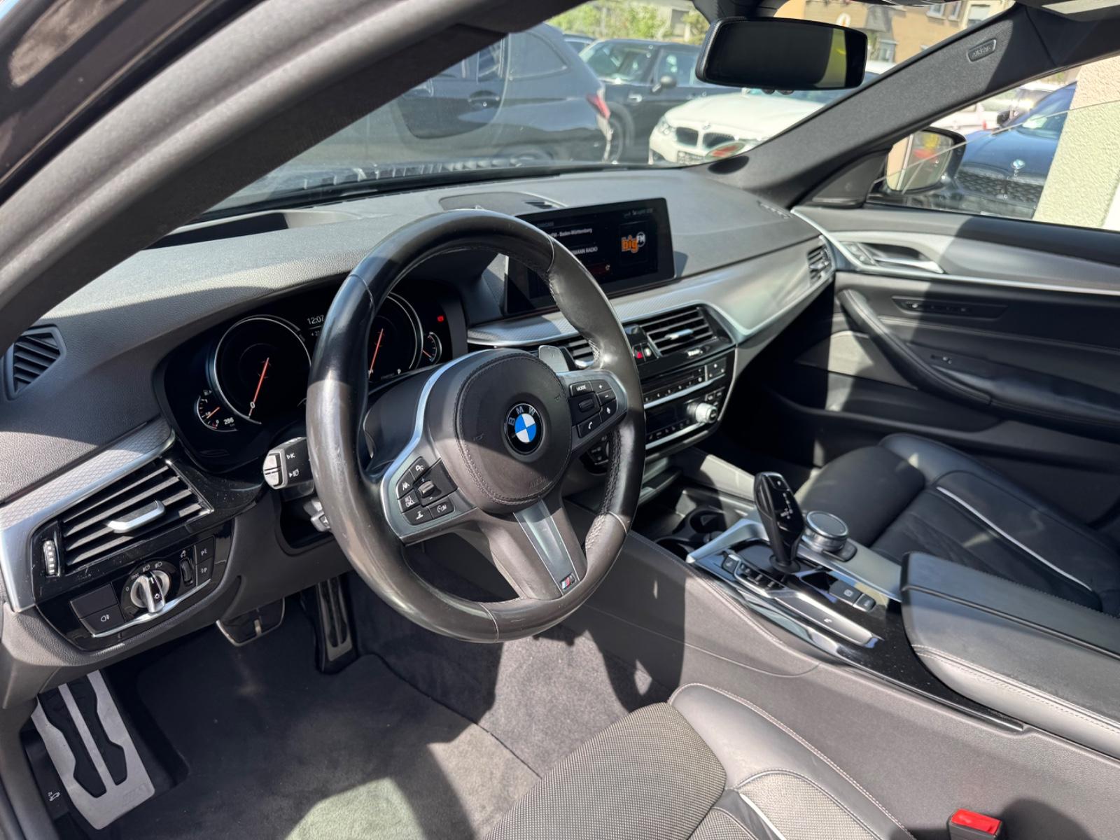 BMW M550 i xDrive/HUD/LED/Titan