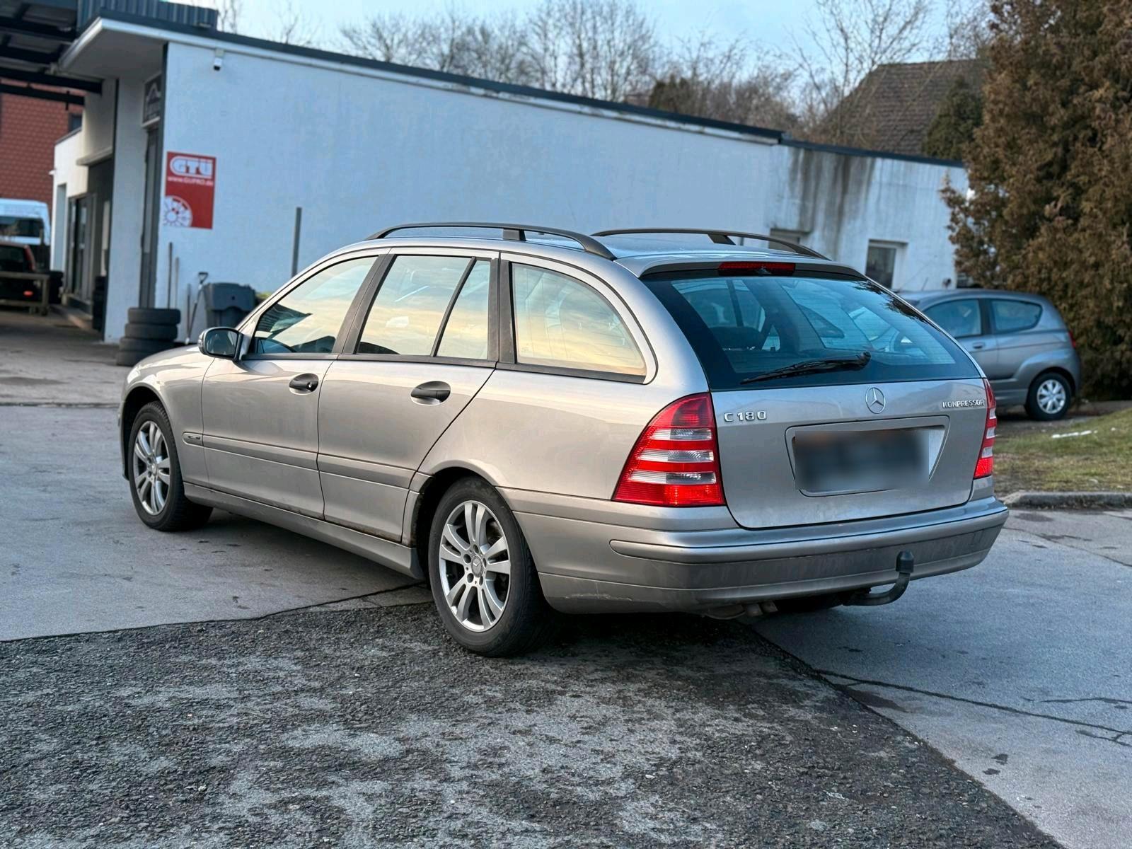 Mercedes-Benz C180 2004 — rear view