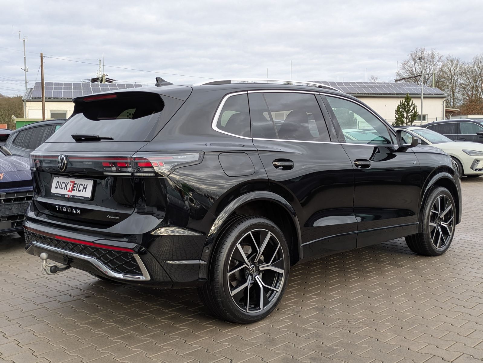 Fahrzeugabbildung Volkswagen Tiguan 2.0 TDI 4M R-Line PANO*H&K*AHK*MATRIX*20"