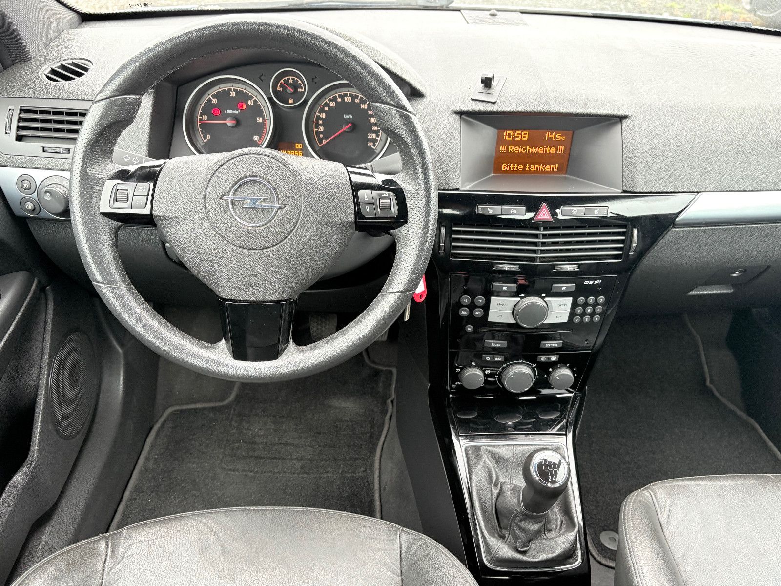 Fahrzeugabbildung Opel Astra 1.9 CDTI Leder Klima 1.HAND 110kW