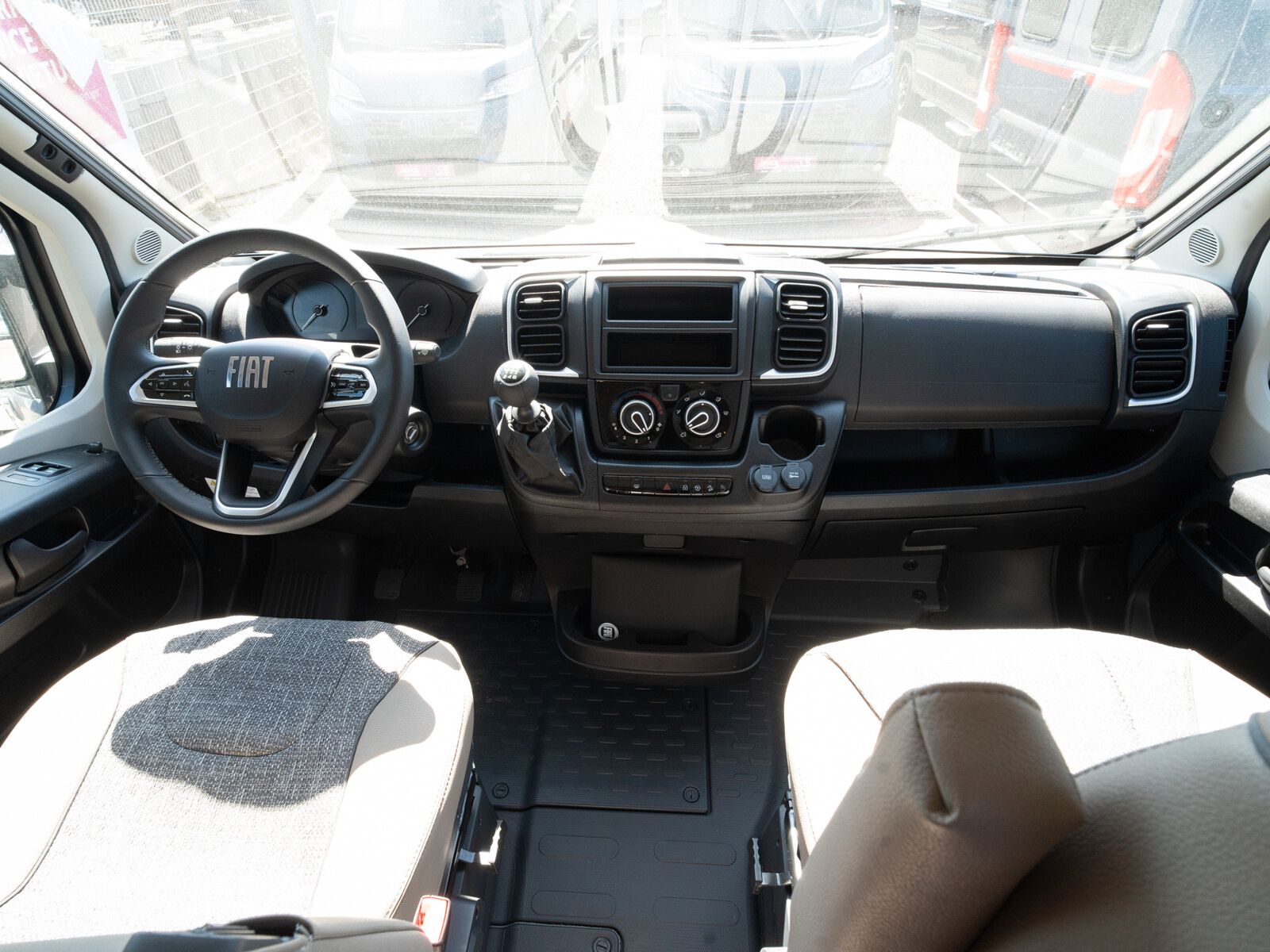 Fahrzeugabbildung Dethleffs Globetrail 640 EK Fiat Markise/Rahmenf./Heckausz