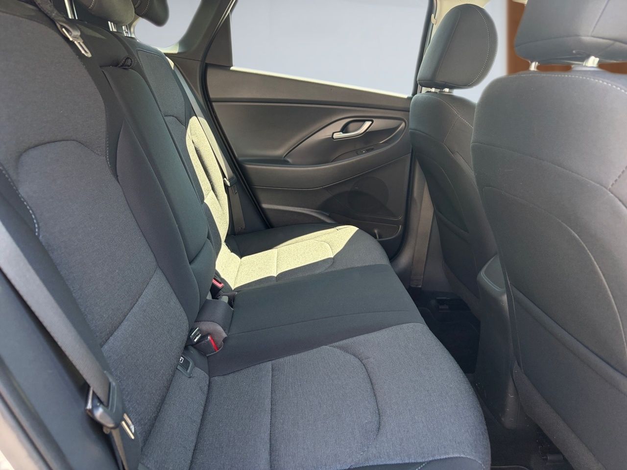 Fahrzeugabbildung Hyundai i30 INTRO *LED*KLA*SIH*KAMERA*DAB*