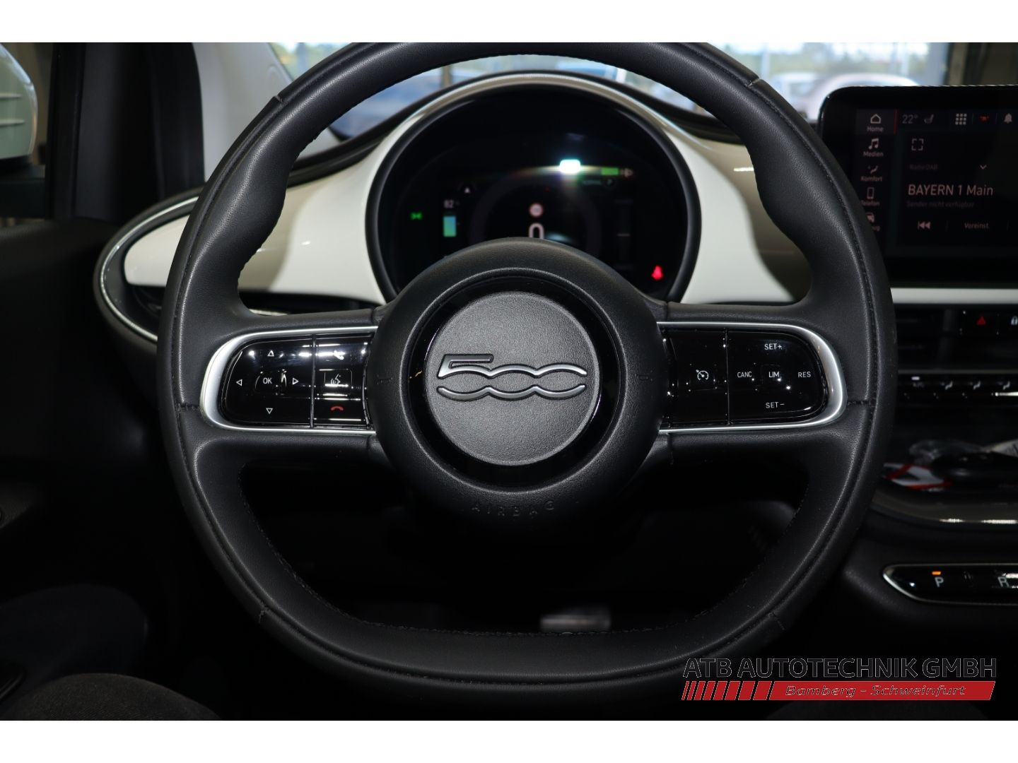 Fahrzeugabbildung Fiat 500e Komfortpaket 42kWh 93,5% SOH Apple CarPlay