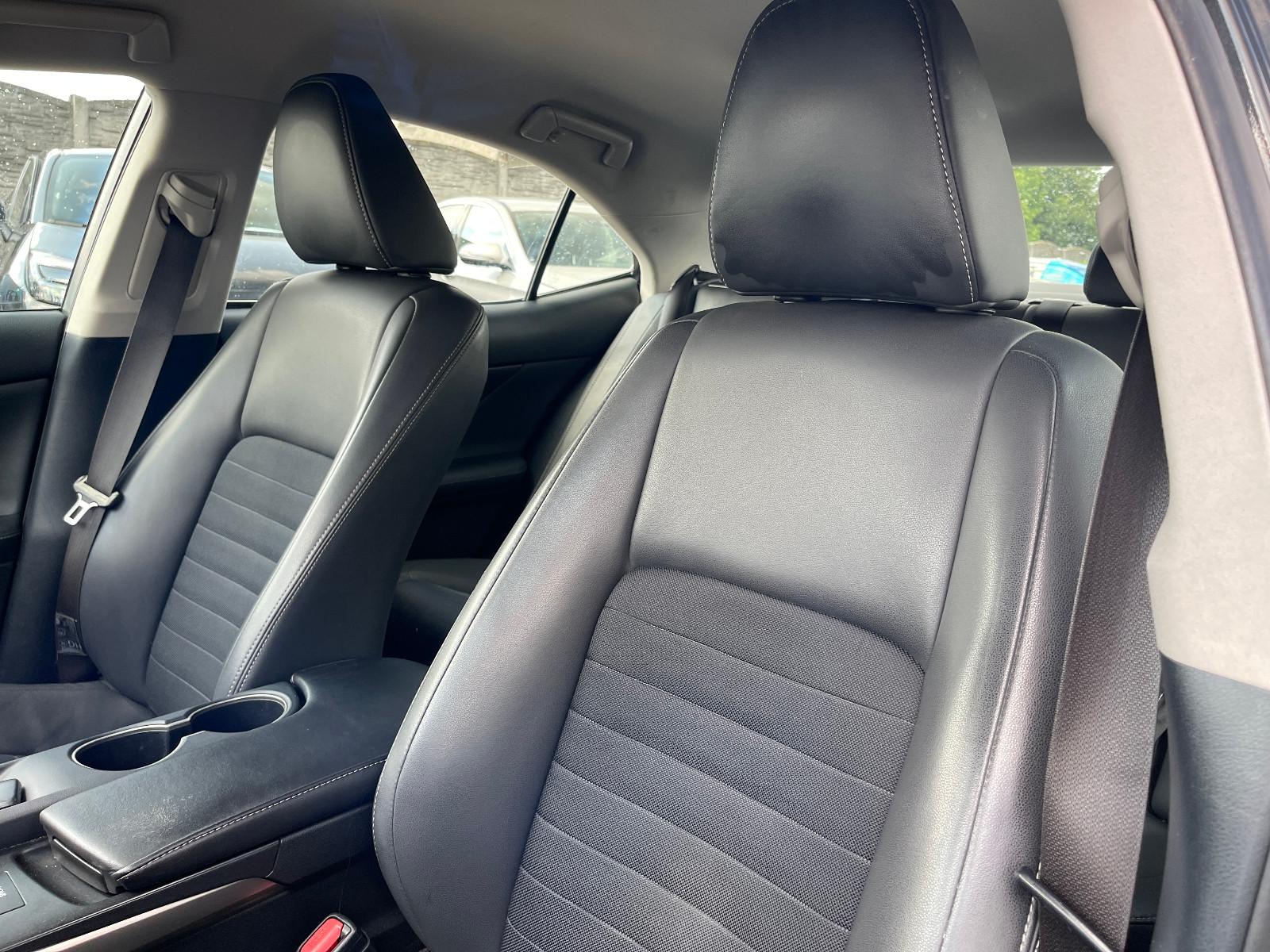 Lexus IS 300 Sport Line Automático — foto 12