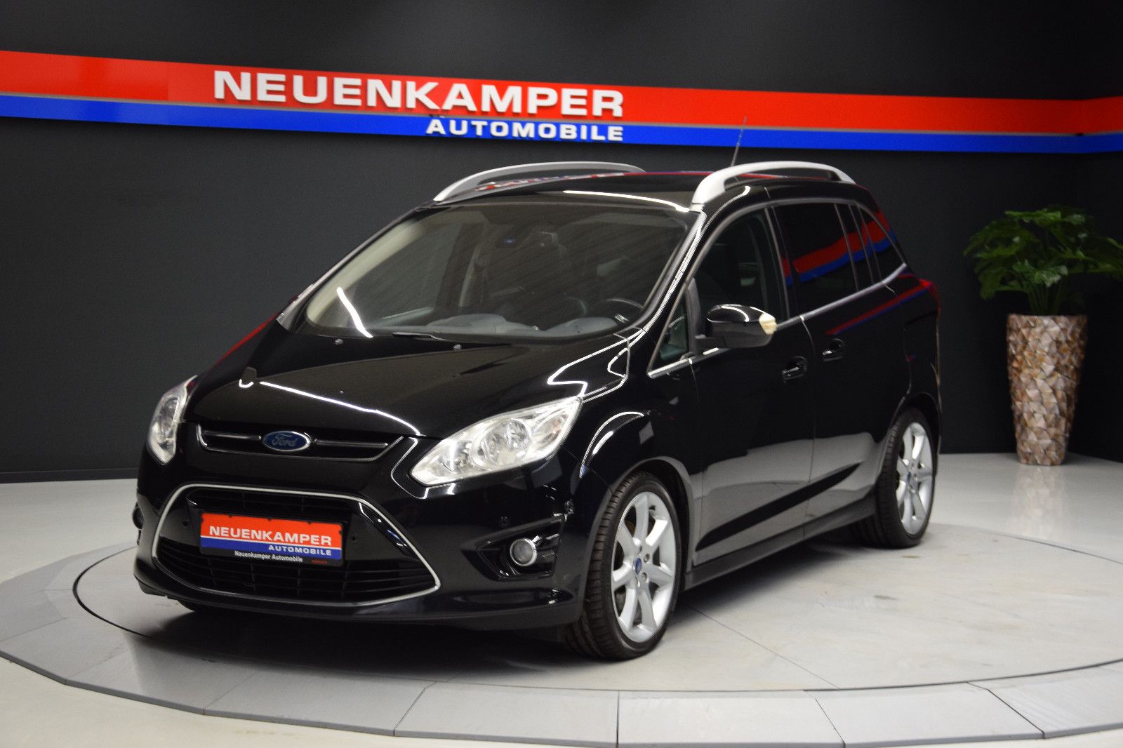 Fahrzeugabbildung Ford Grand C-MAX Titanium 7 Sitze Navi Leder Luxus