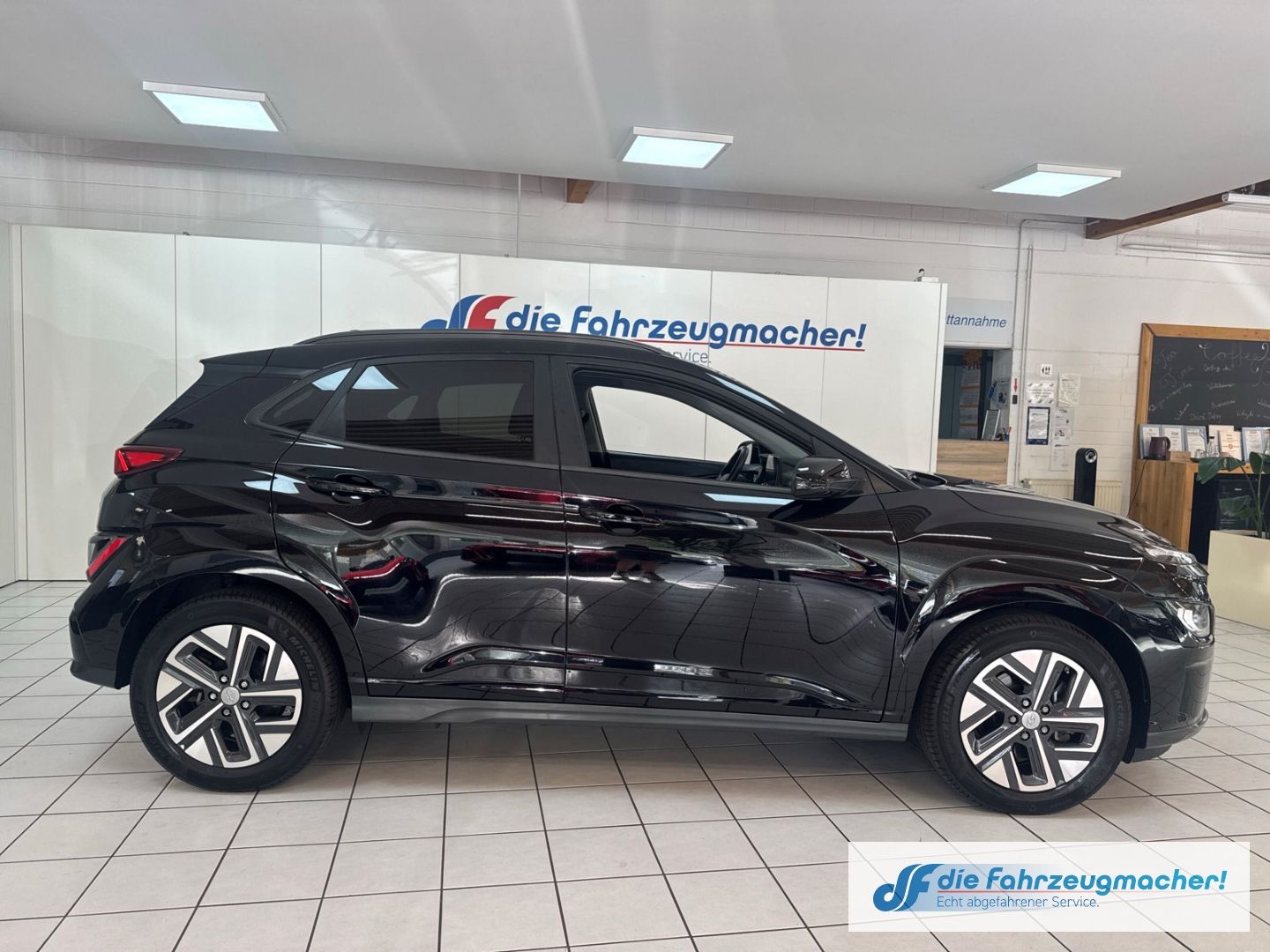 Fahrzeugabbildung Hyundai KONA Trend Elektro 2WD Navi Soundsystem LED ACC