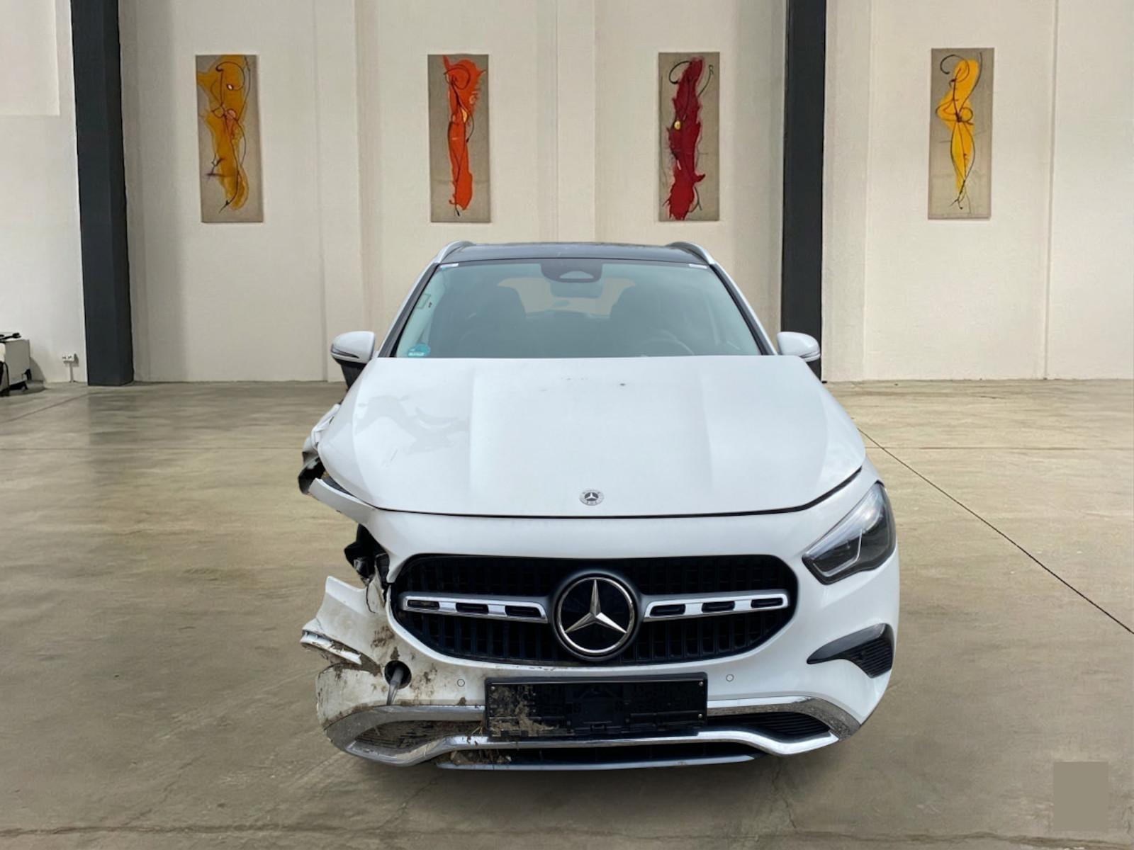Mercedes-Benz GLA 200 d 4M Progressive/Pano/