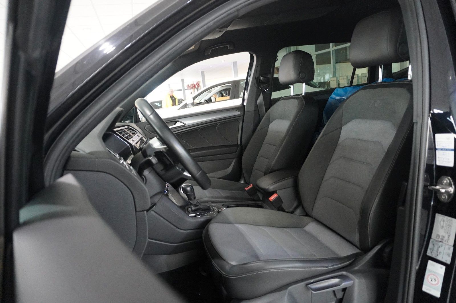Fahrzeugabbildung Volkswagen Tiguan Allspace 2.0D R-LINE 4M NAVI/SH/SPORT/AHK