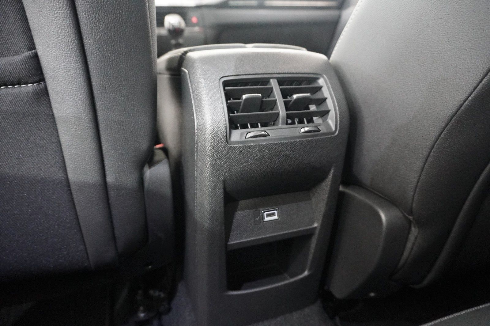 Fahrzeugabbildung Opel Astra L Lim. 1.2T ELEGANCE NAVI/LED/KAMERA/SPORT