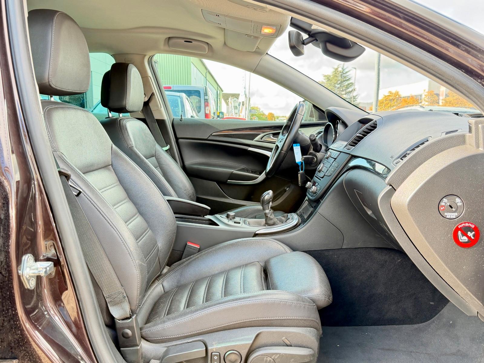 Opel Insignia 2011 — photo 10