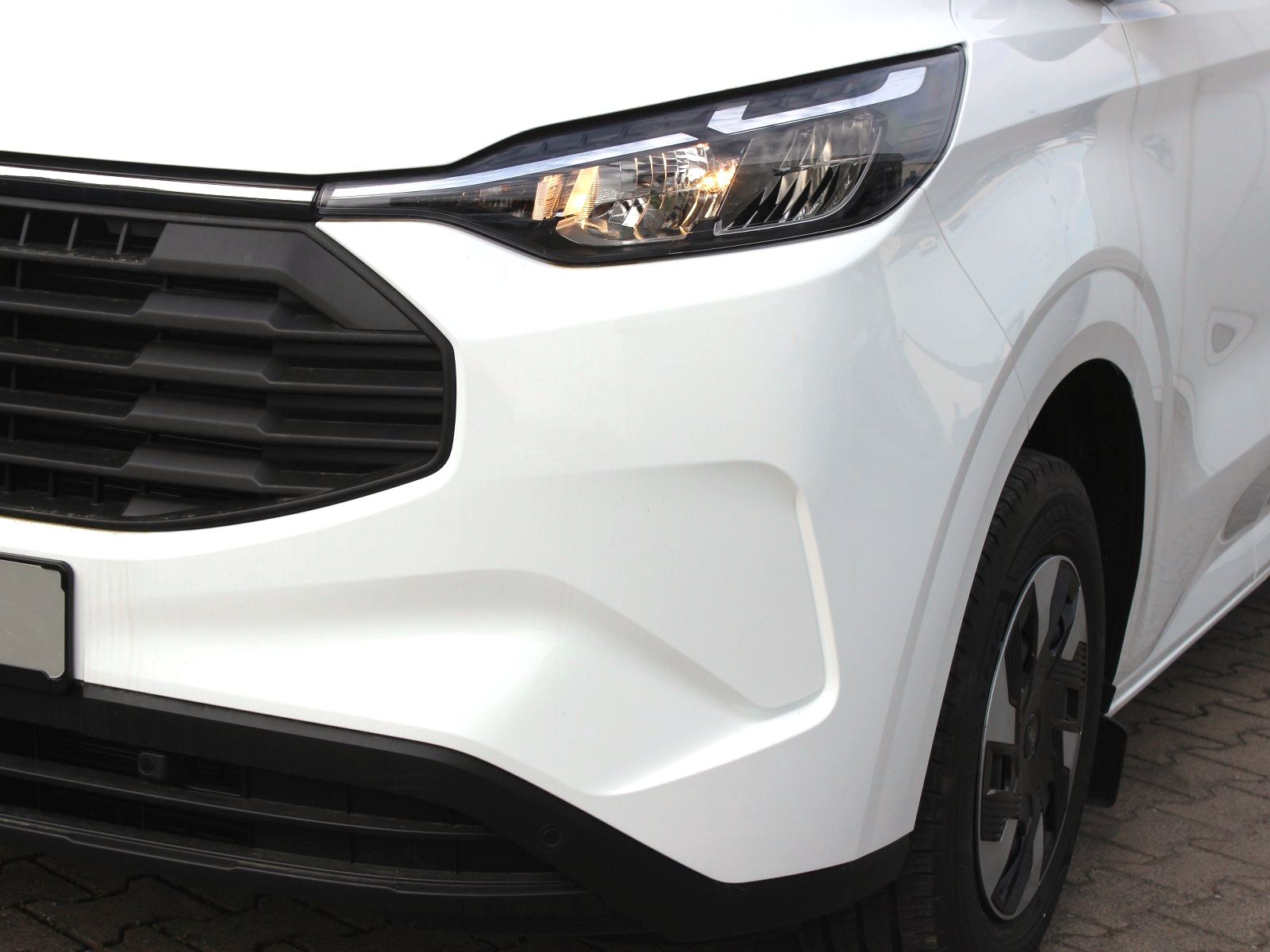 Fahrzeugabbildung Ford Transit Custom 320 L1 Trend FWD Plug-in Hybrid