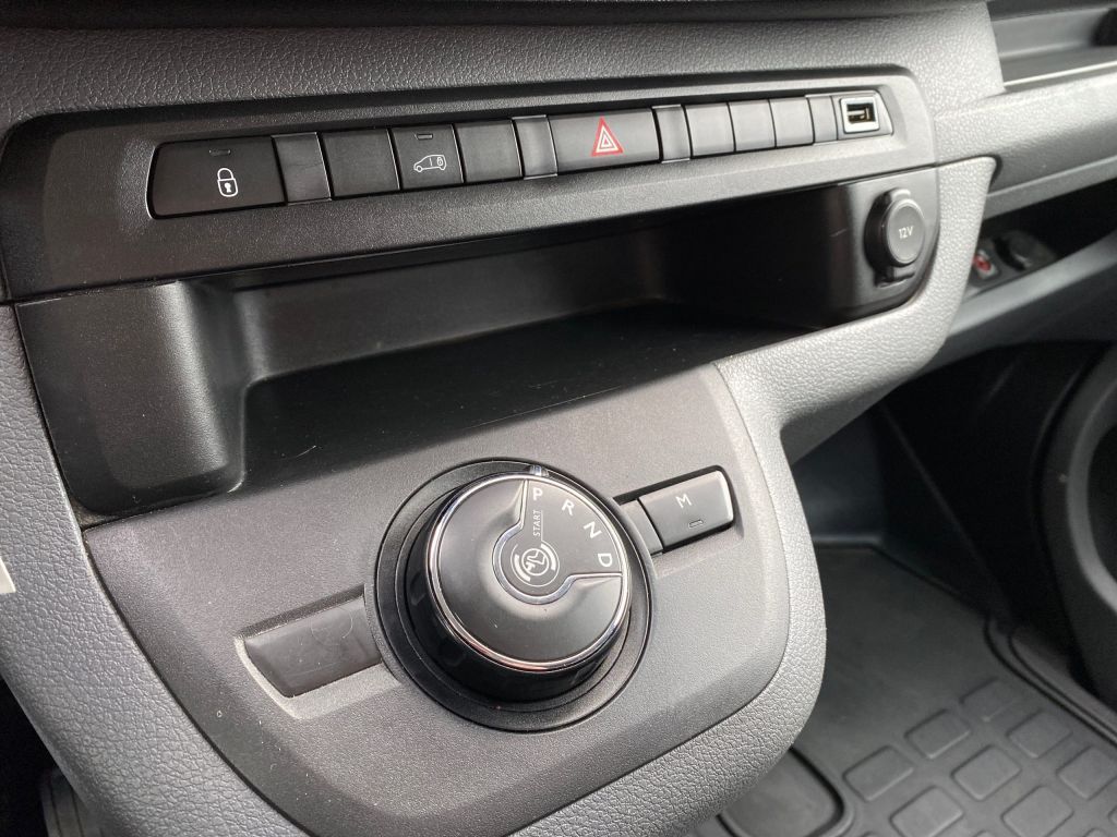 Fahrzeugabbildung Citroën Jumpy M BlueHDi 120 EAT8 Club *AZV*PDC hinten*