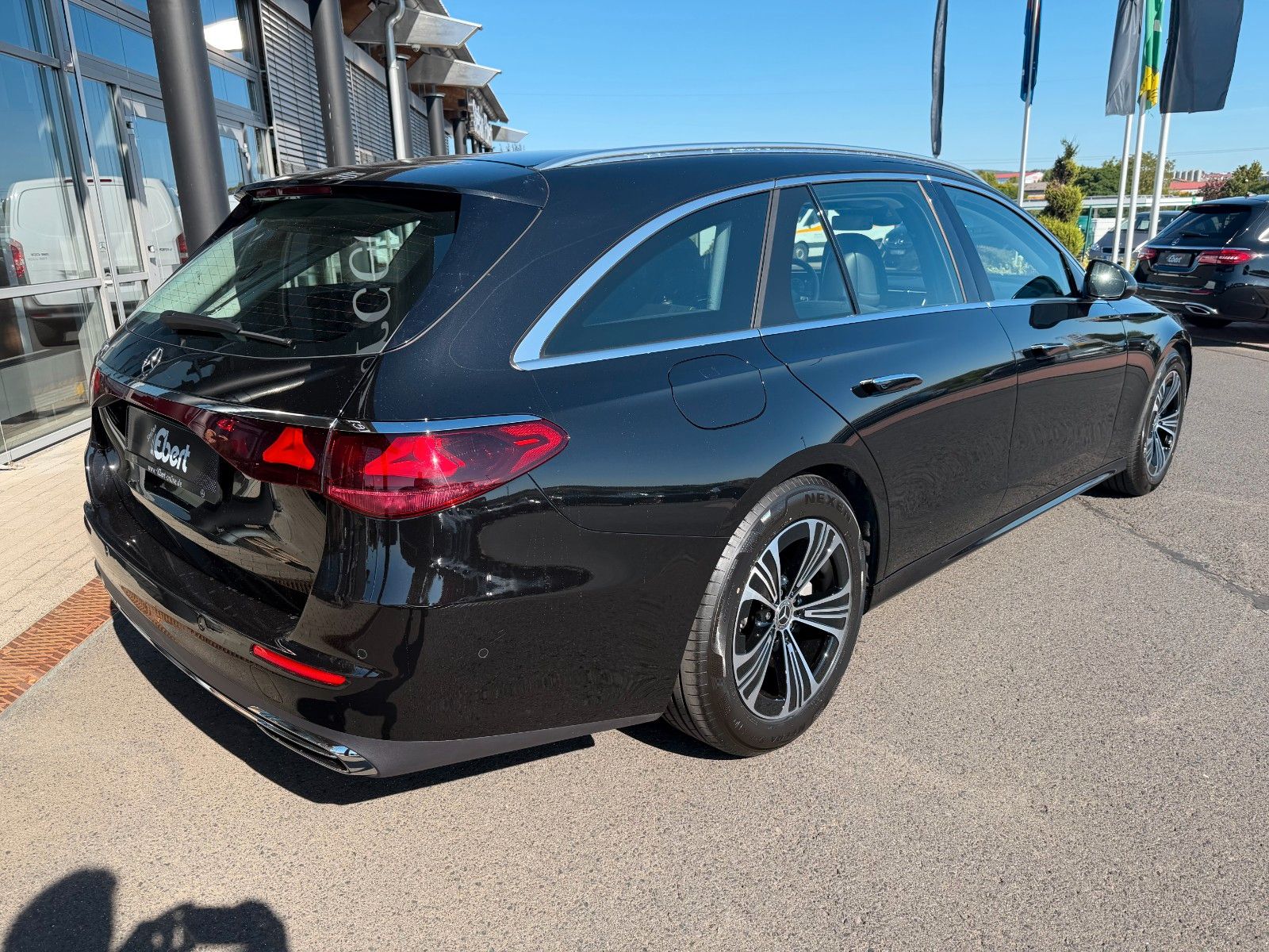 Fahrzeugabbildung Mercedes-Benz E 200 T AVANTGARDE+DISTR+MBUX+AHK+KEYL+LED+TOTW+