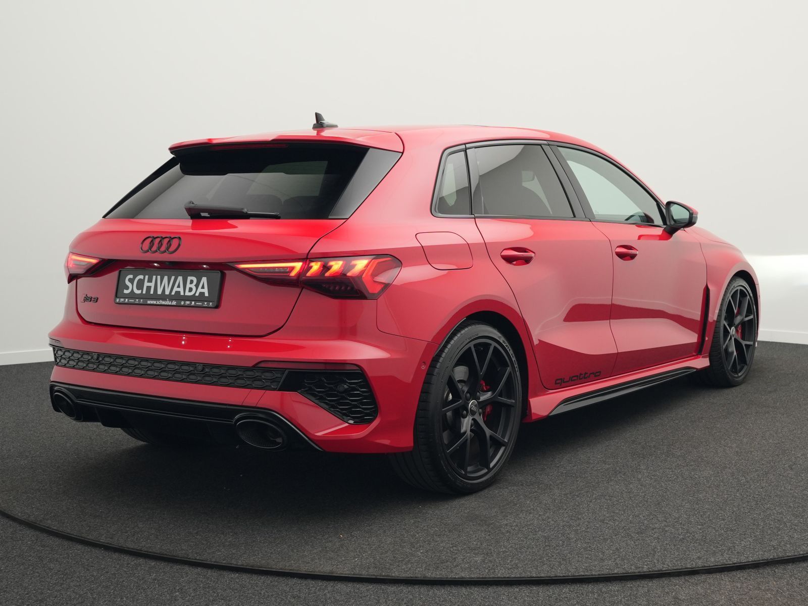 Audi RS 3 Sportback *Keramik*290km/h*PANO*HdUp*19''* imagem 3