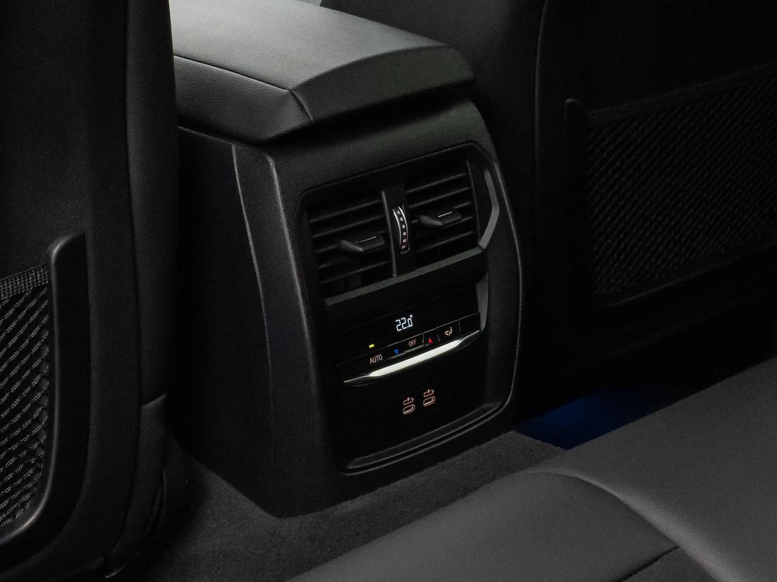 Fahrzeugabbildung BMW 330e  M Sport Laser Kamera HUD DAB HiFi Komfort